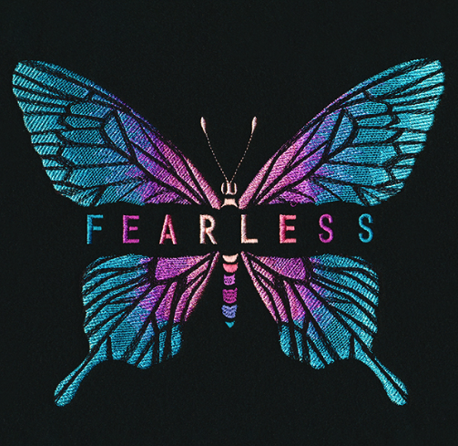 Kussenhoes met Fearless vlinder geborduurd