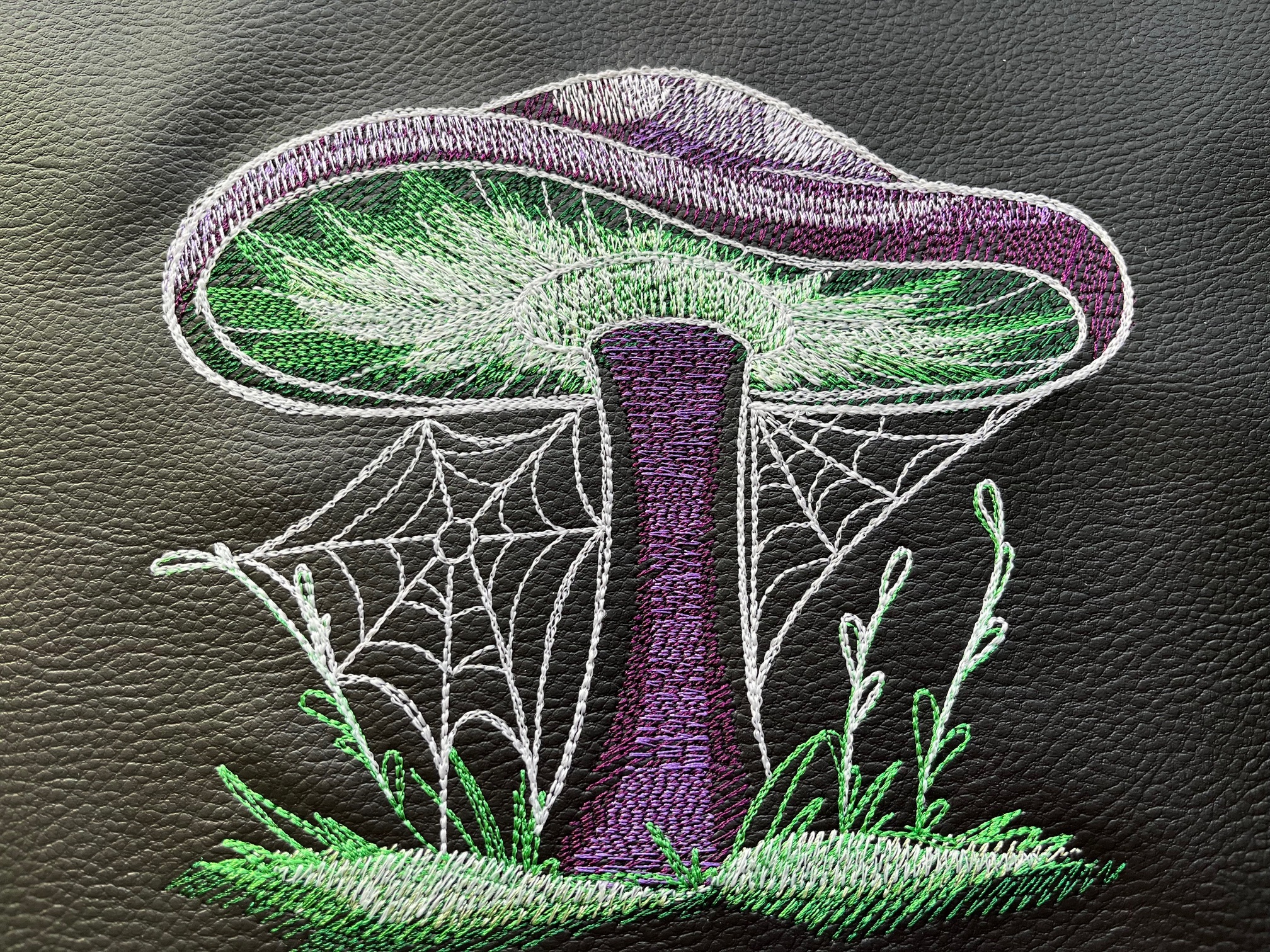 Crossbody schoudertas met Glow in the Dark Enchanted Mushroom borduursel