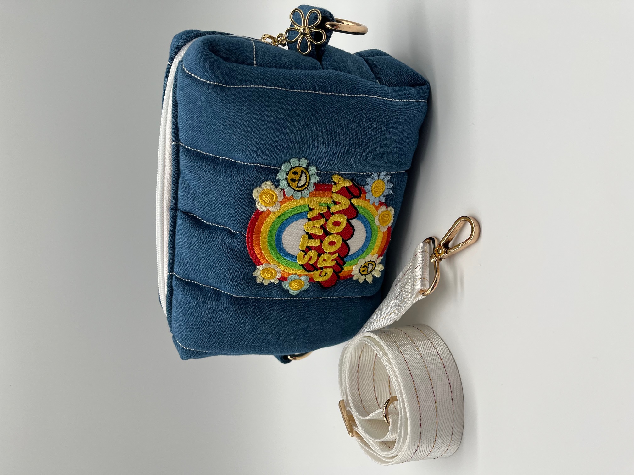 Crossbody schoudertas van denim met applicatie