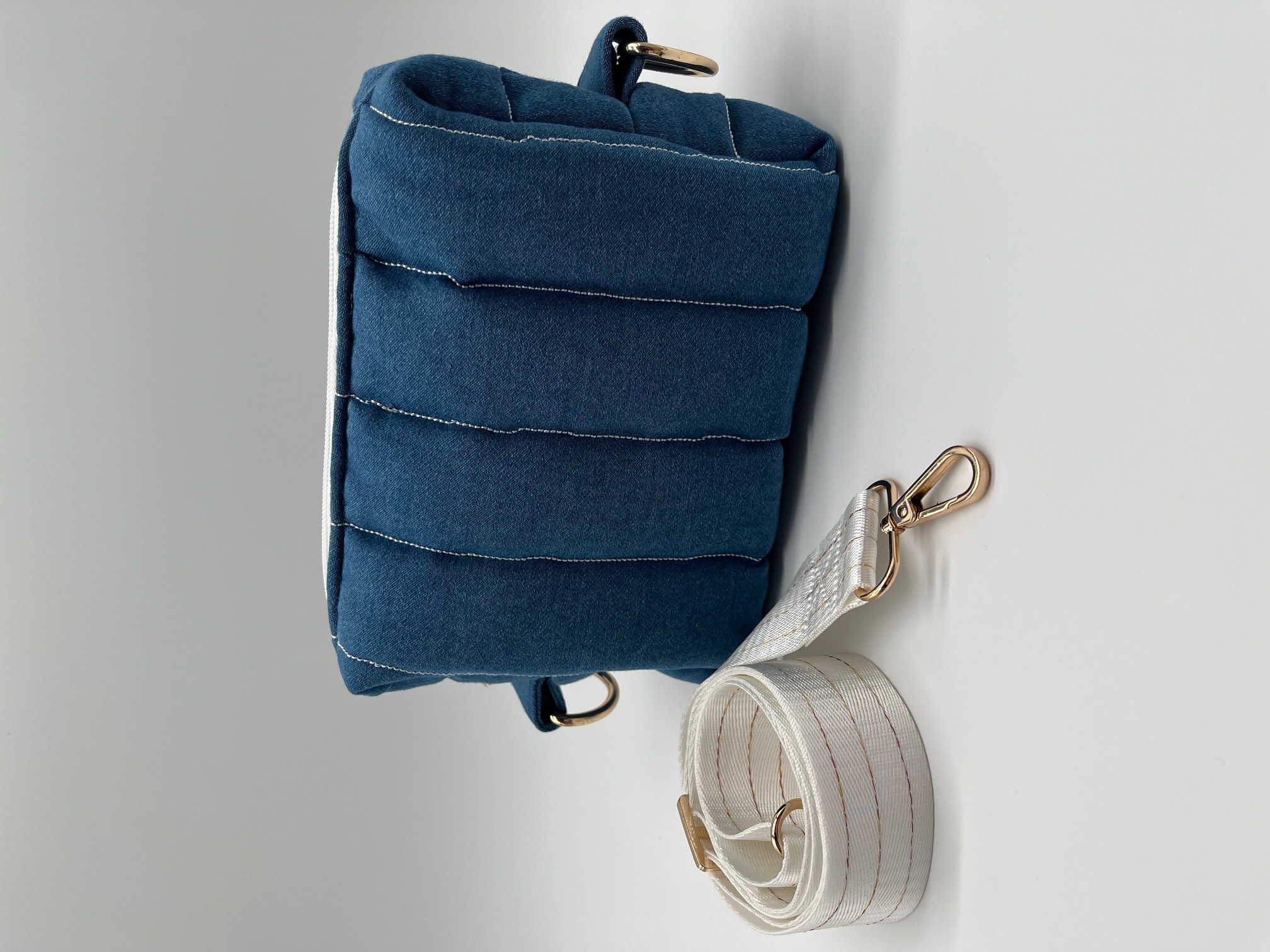 Crossbody schoudertas van denim met applicatie