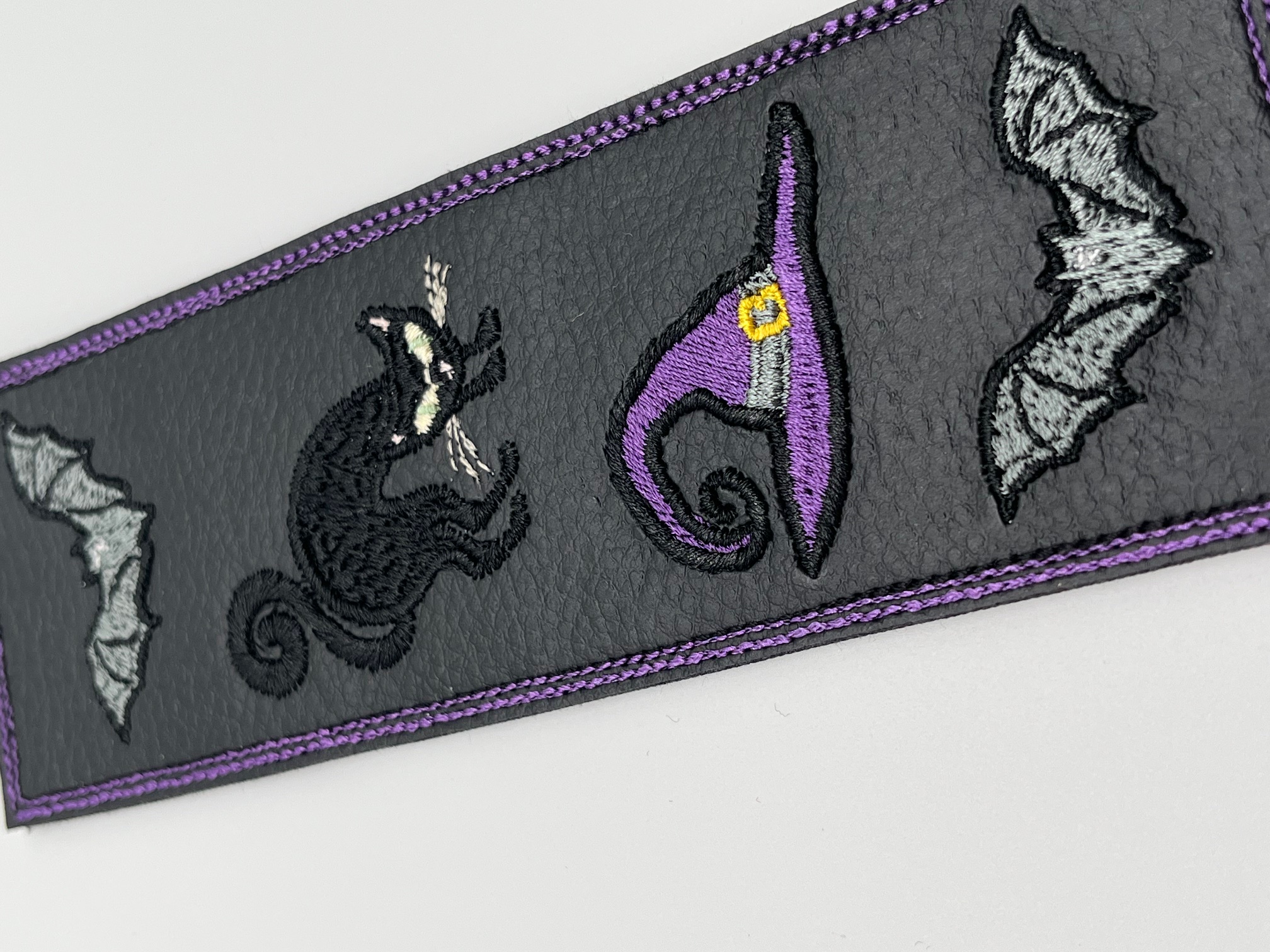 Geborduurde Boekenlegger Heks