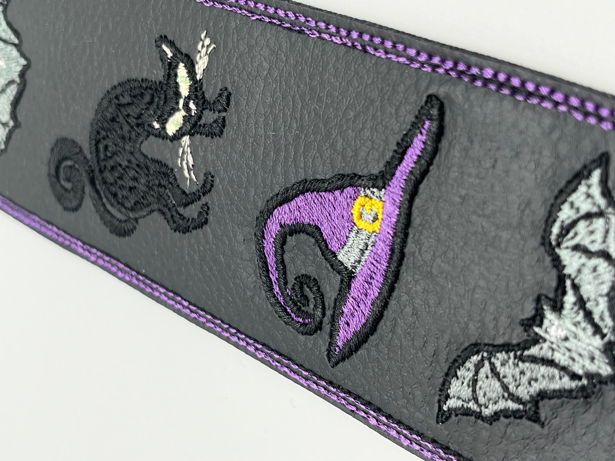 Geborduurde Boekenlegger Heks