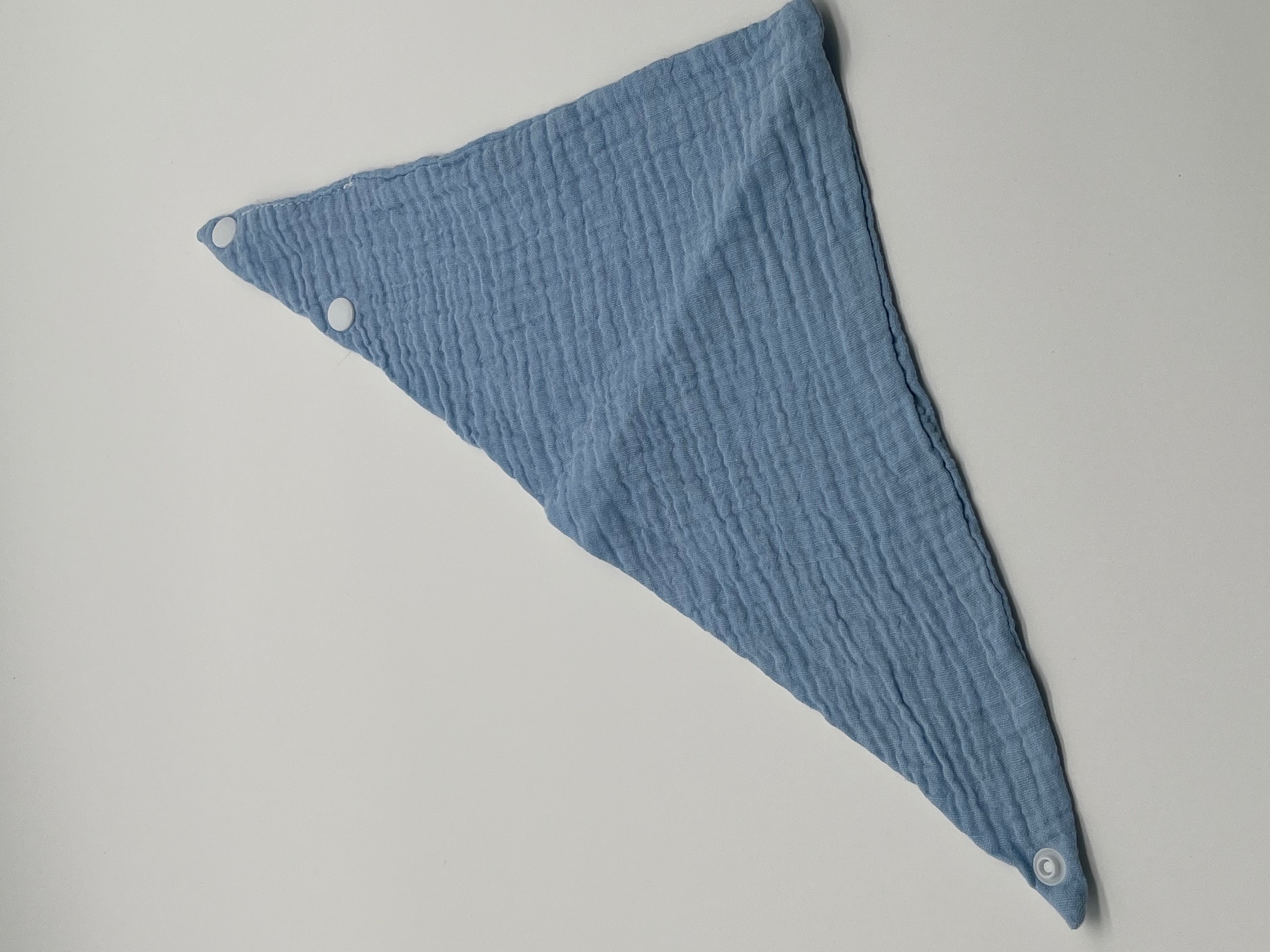 Geborduurd hydrofiel slabbertje blauw met naam