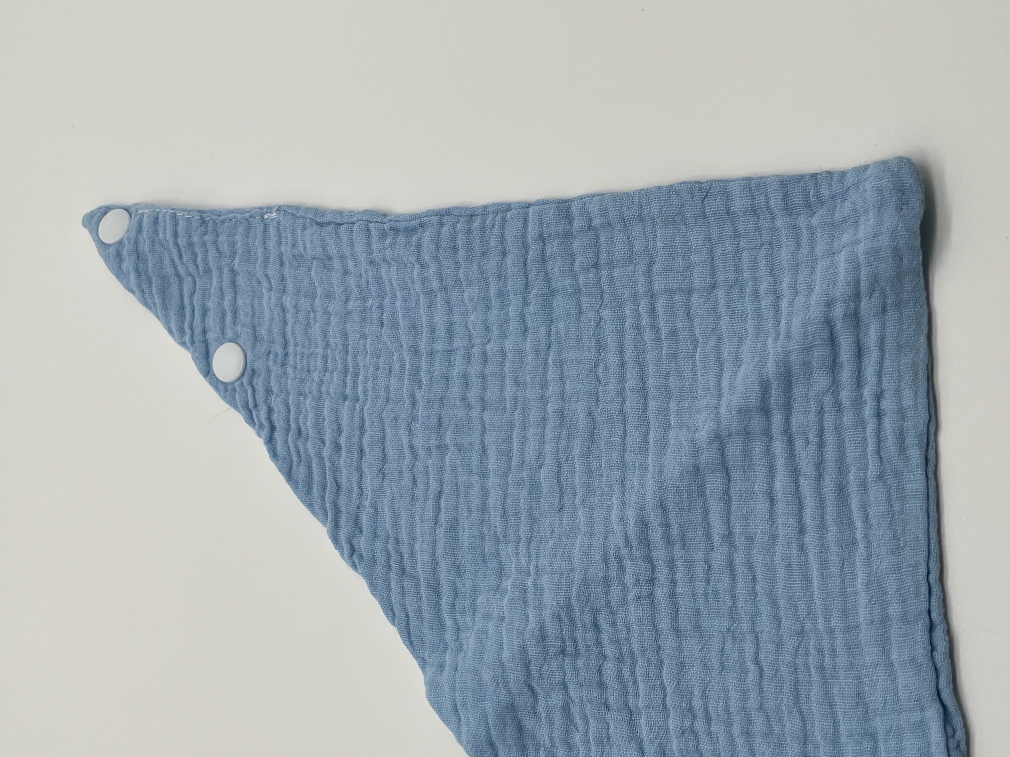 Geborduurd hydrofiel slabbertje blauw met naam