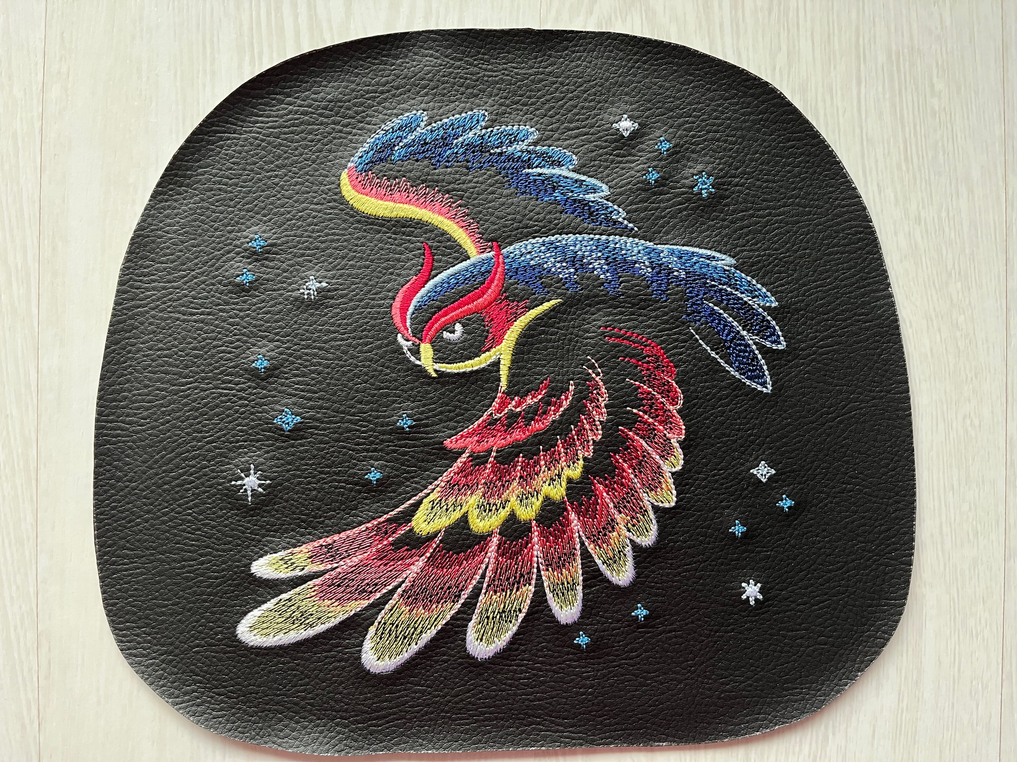 Kussenhoes met Celestial Hummingbird geborduurd