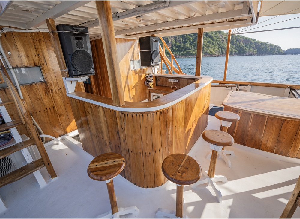 Sailing Komodo NK Jaya Phinisi