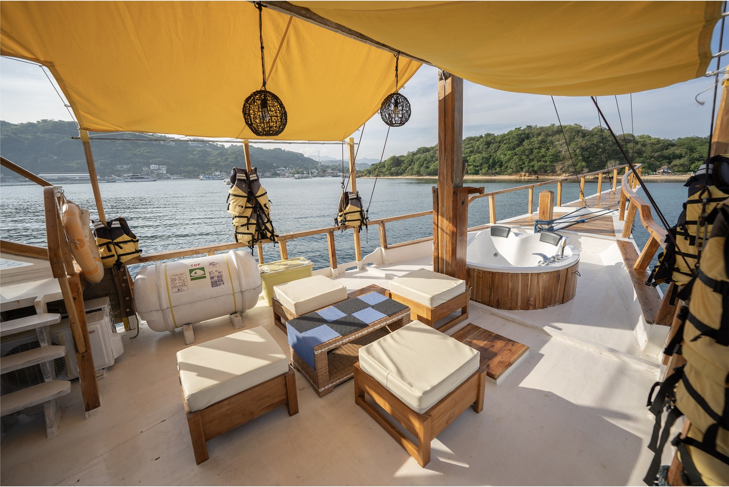 Sailing Komodo NK Jaya 2