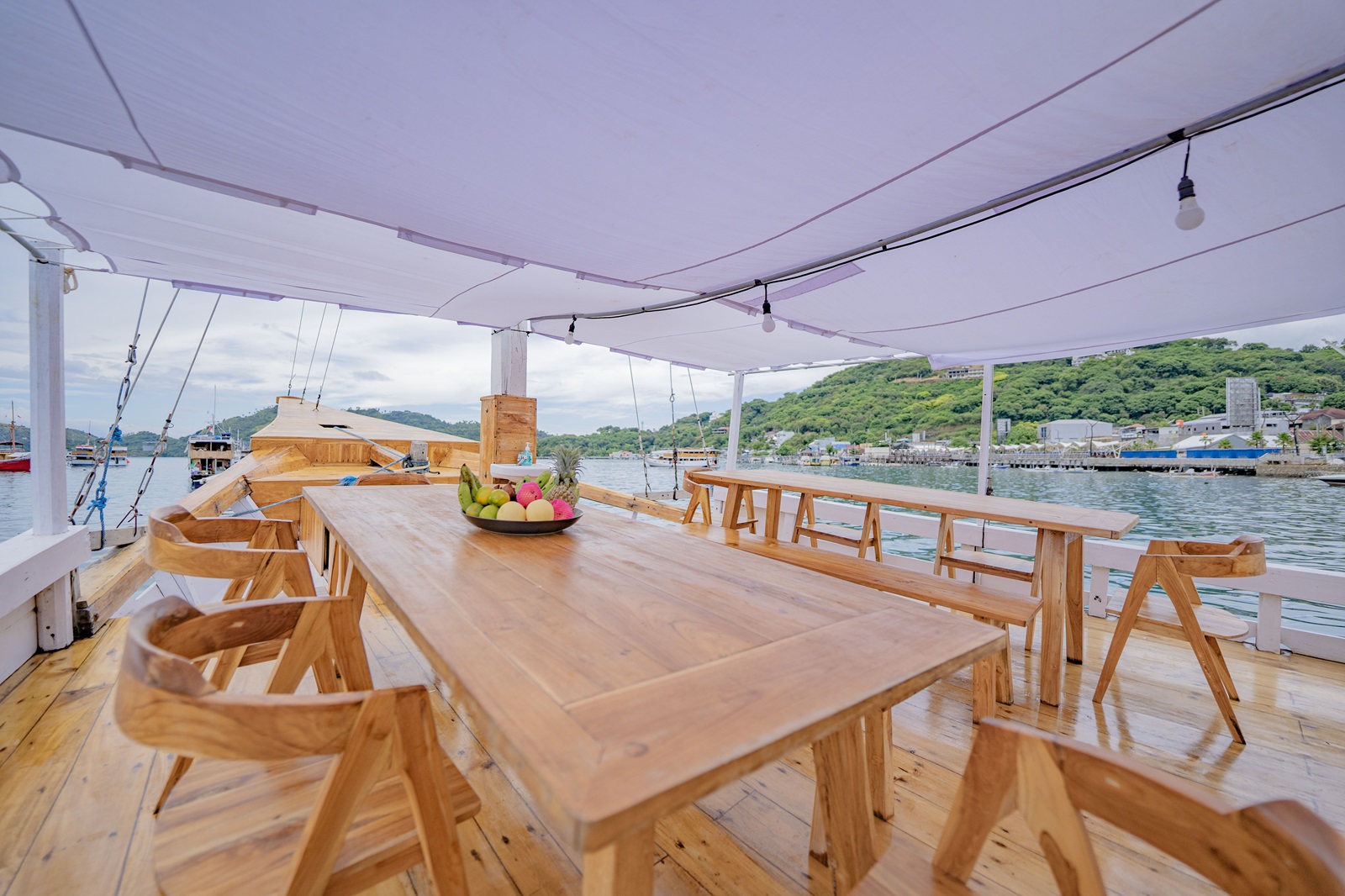 Sailing Komodo Maheswari