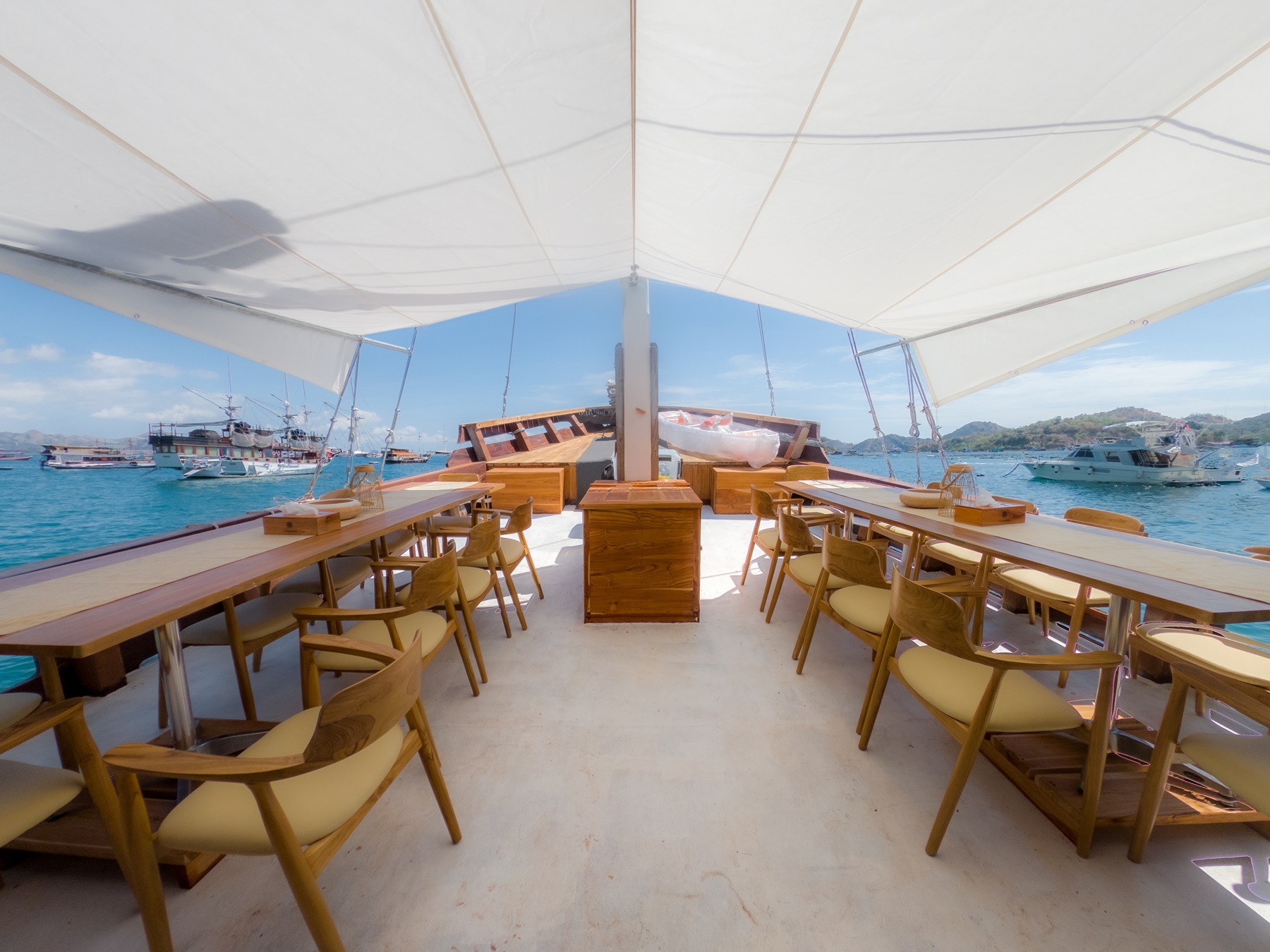 Sailing Komodo Yumana