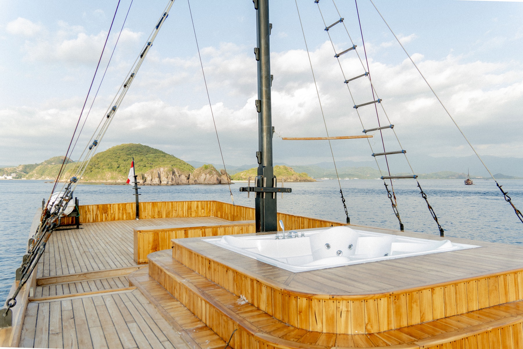 Sailing Komodo Lamborajo 3