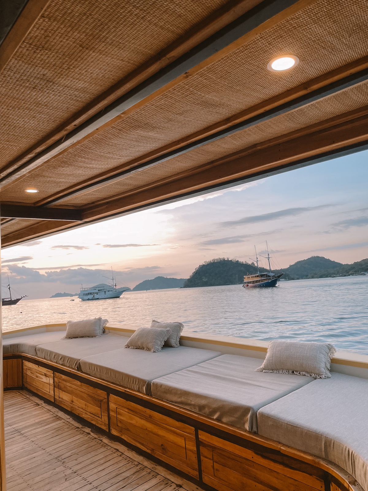 Sailing Komodo Elbark