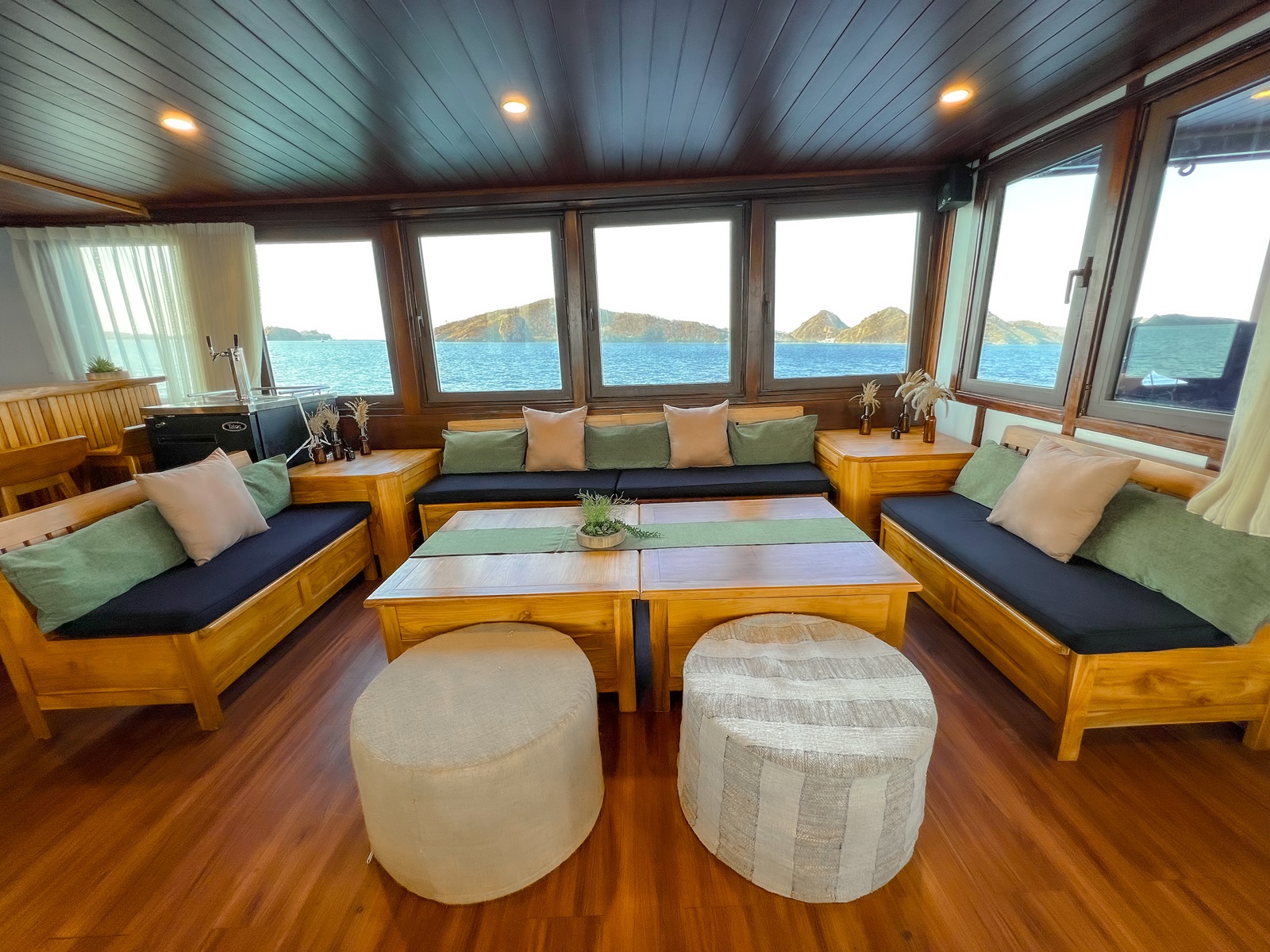 Sailing Komodo Neptune