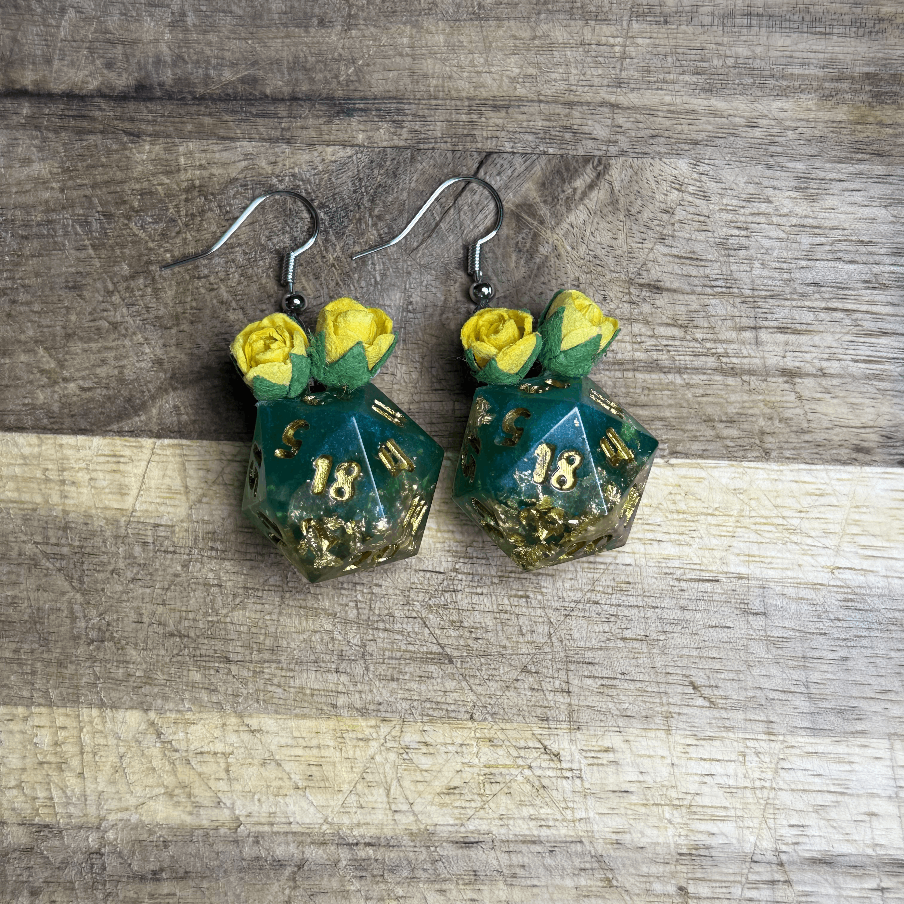 Eden | D20 Earrings 