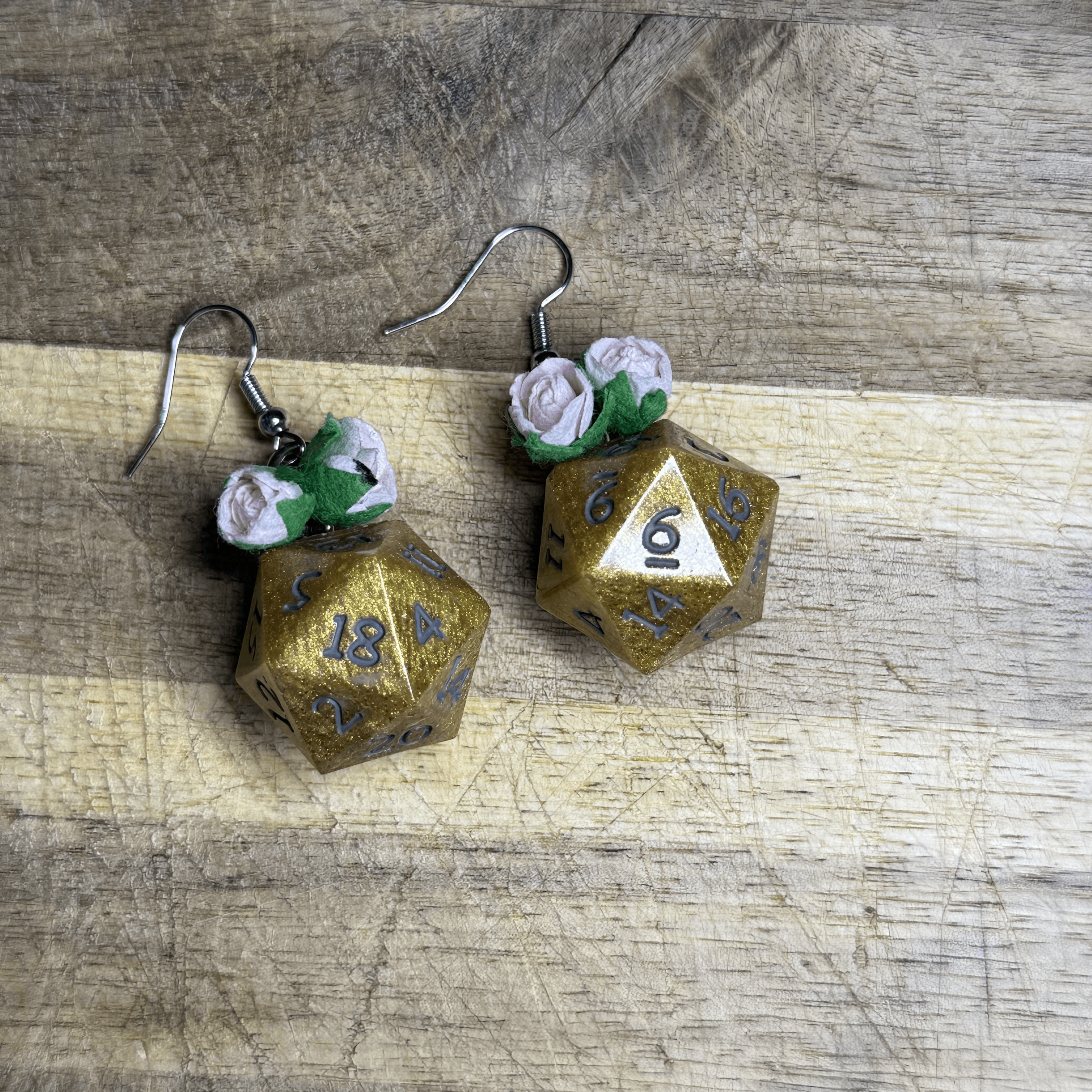 Midas | D20 Earrings 