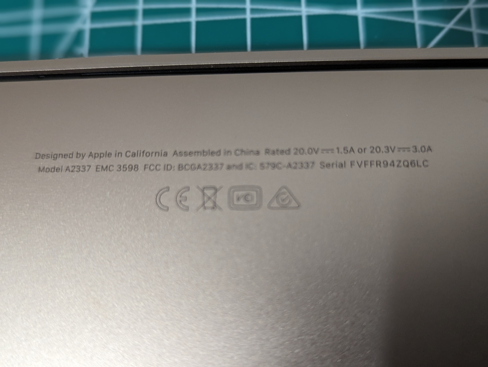 MacBook Air A2337 13.3" M1 Gold (LCD Broken) 
