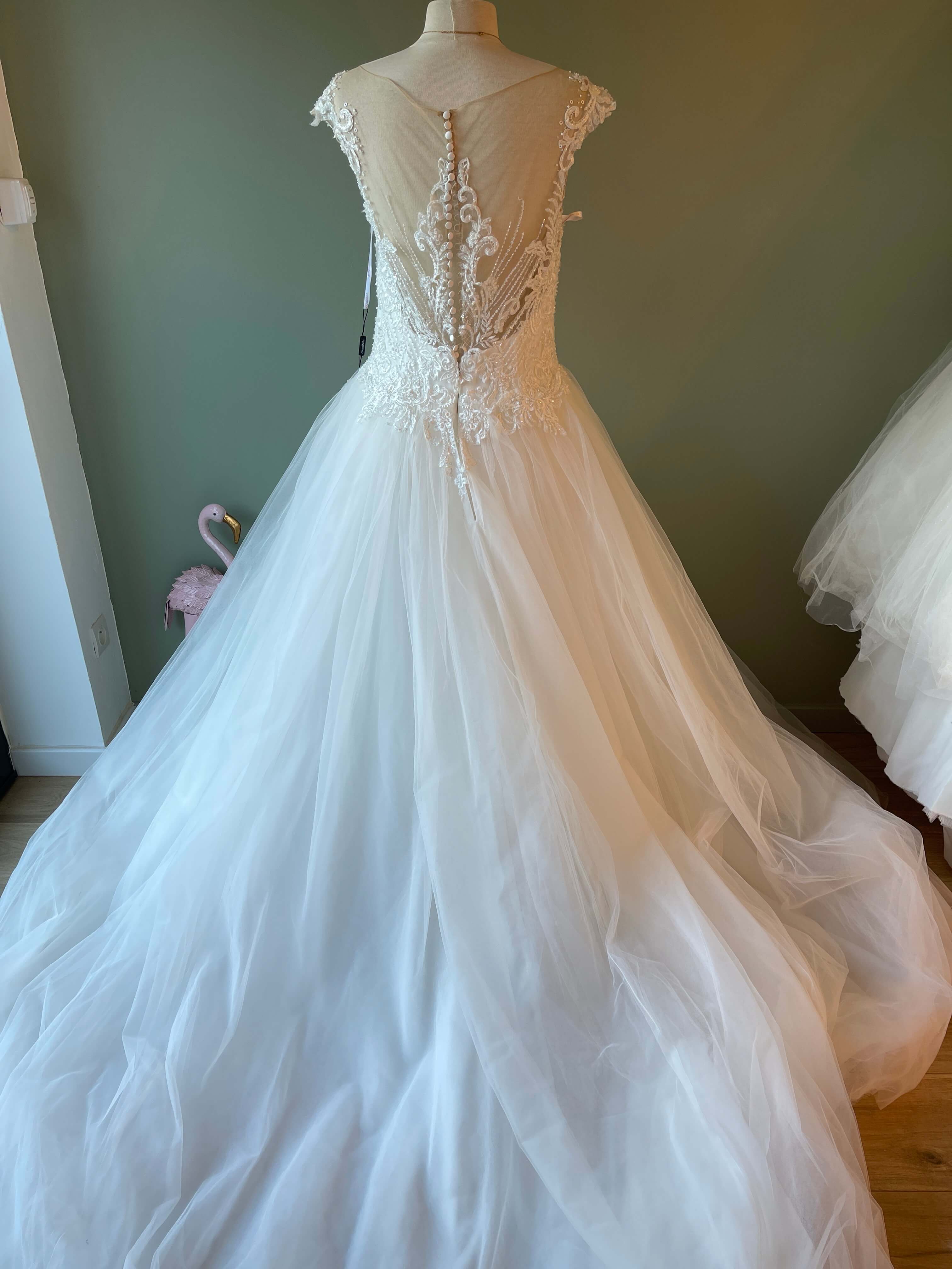 Robe de matiée Cosmobella modèle 8065
