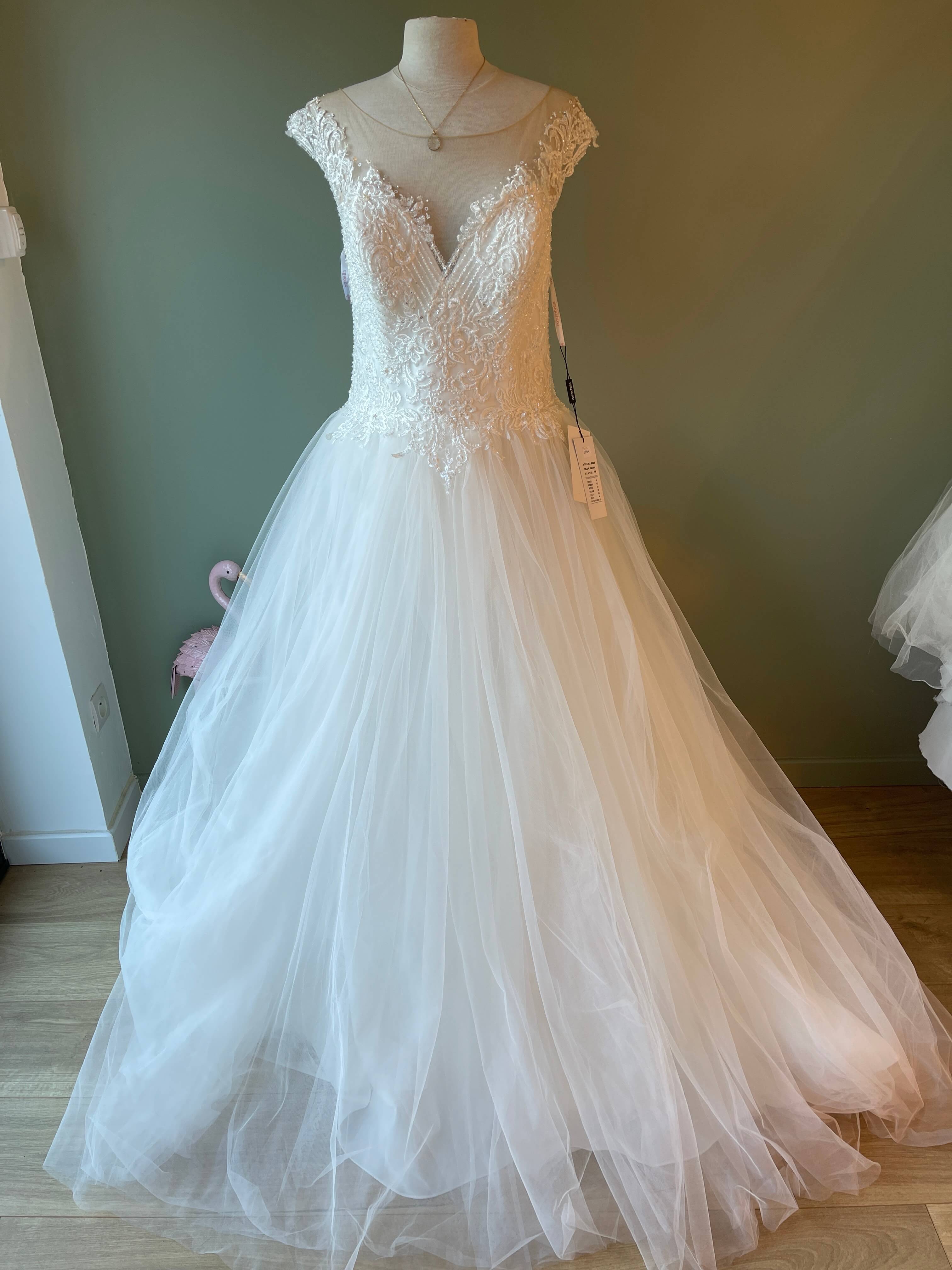 Robe de matiée Cosmobella modèle 8065