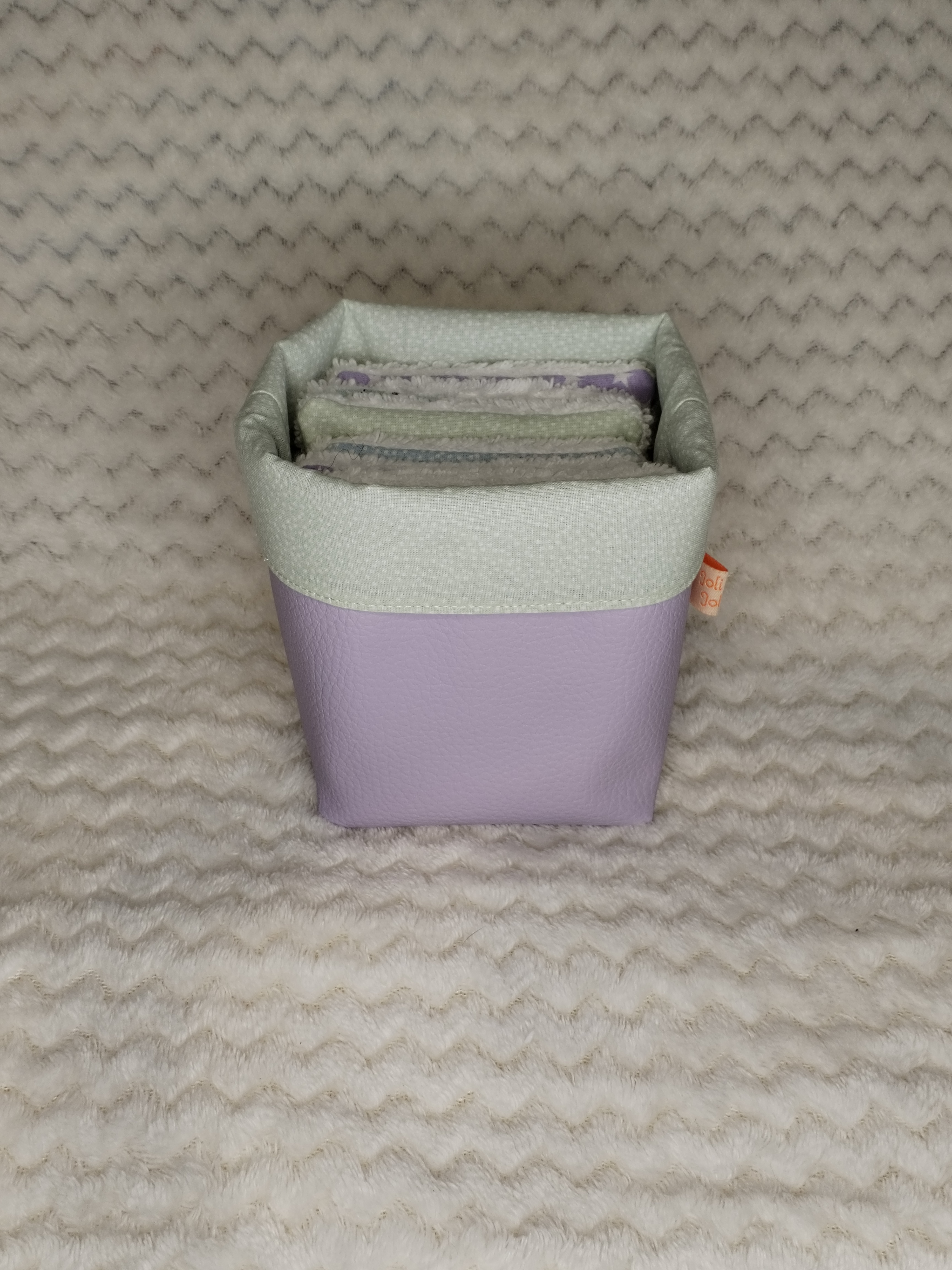 Panière violette et ses 7 lingettes