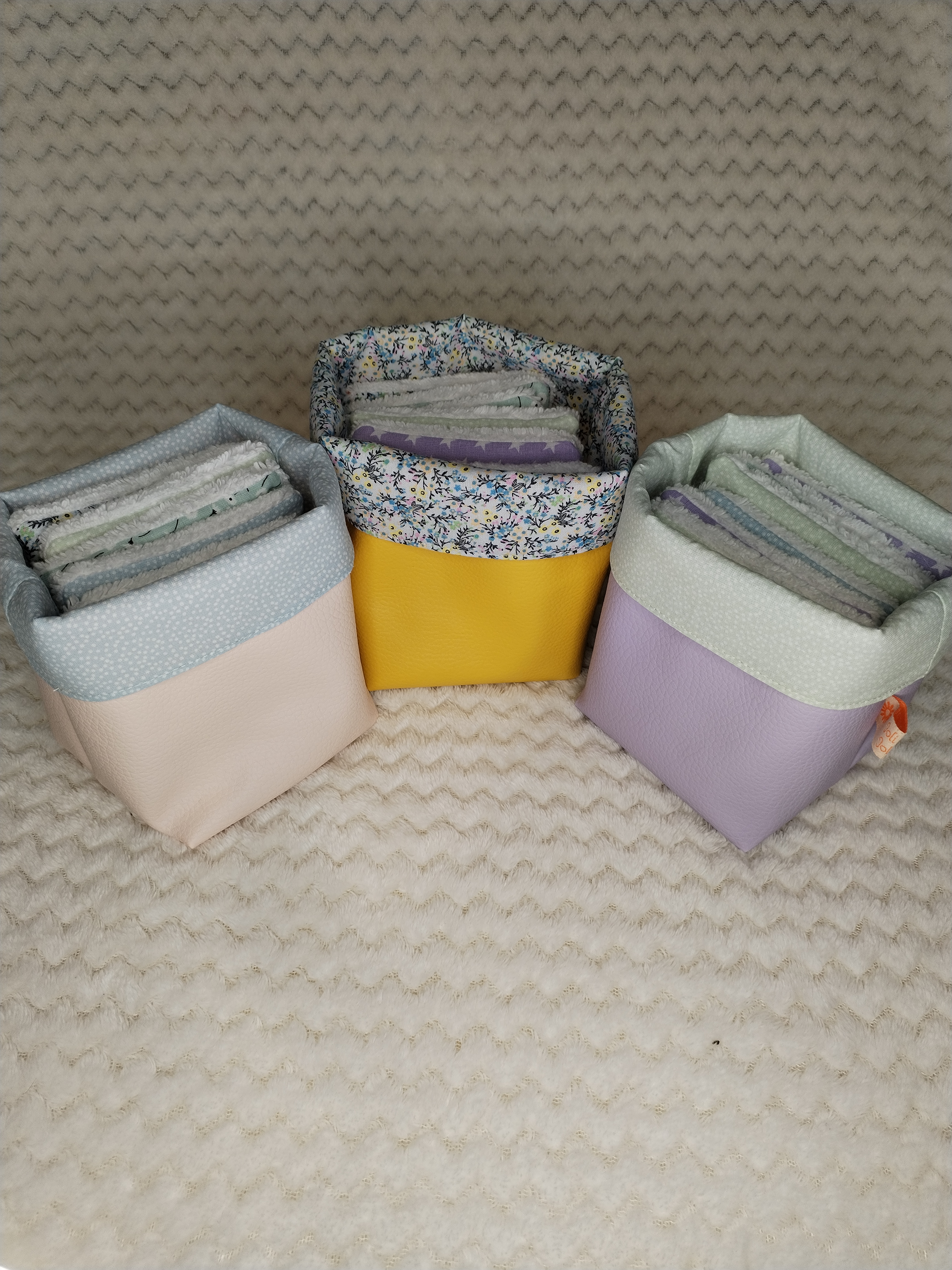 Panière violette et ses 7 lingettes