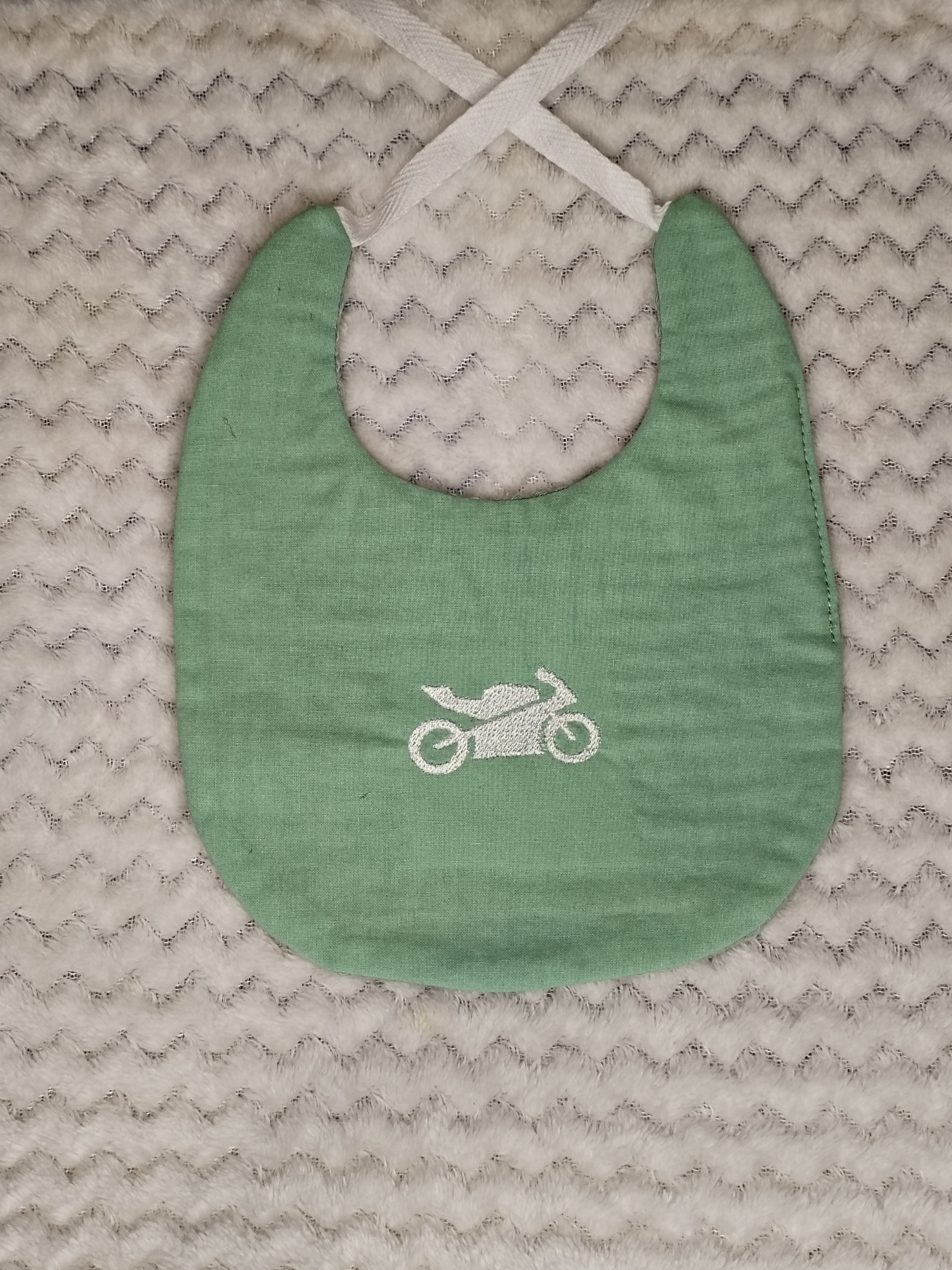 Bavoir brodé moto vert