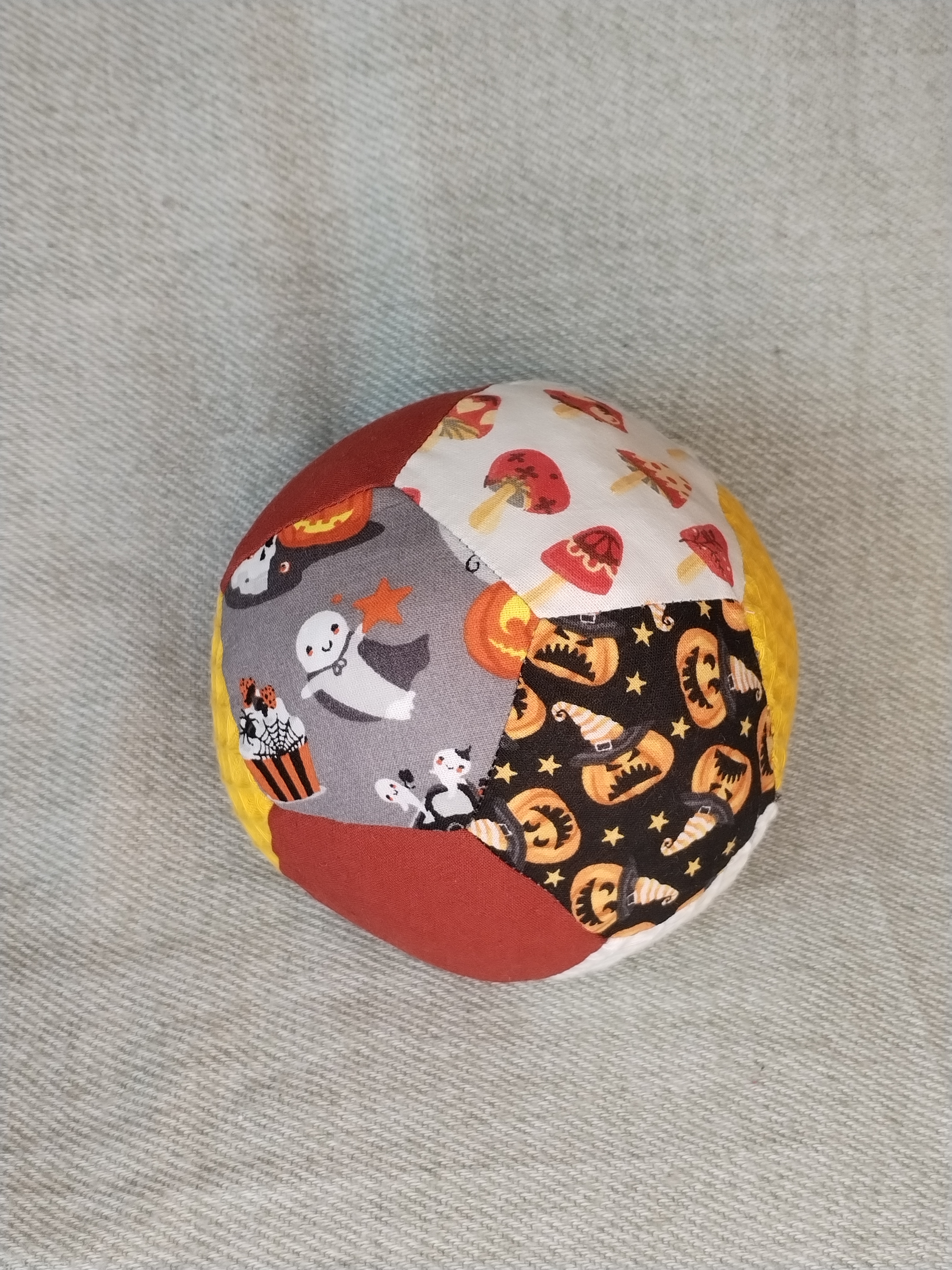 Petite balle pentagonale Halloween