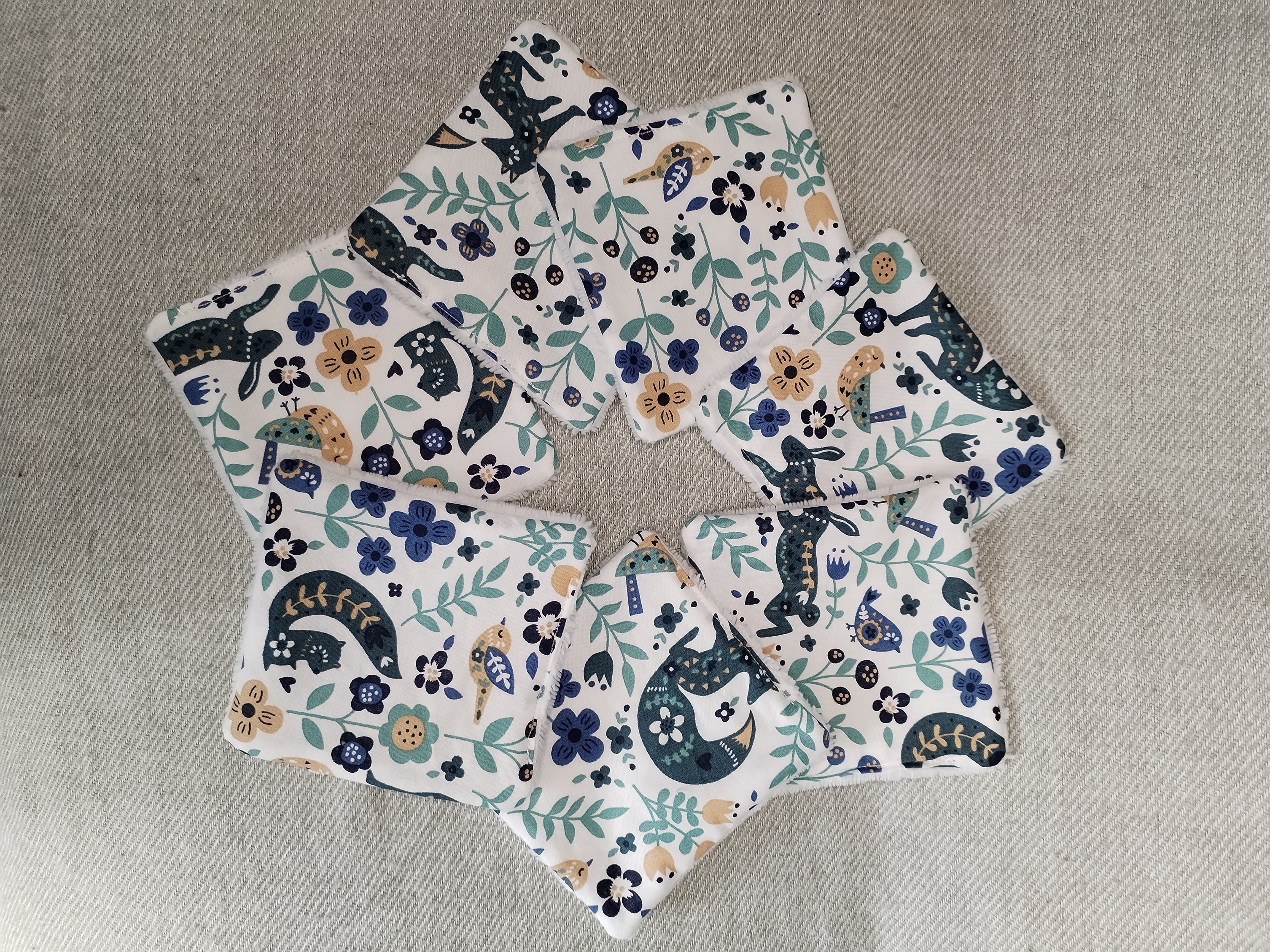 Panière bleu clair et ses 7 lingettes