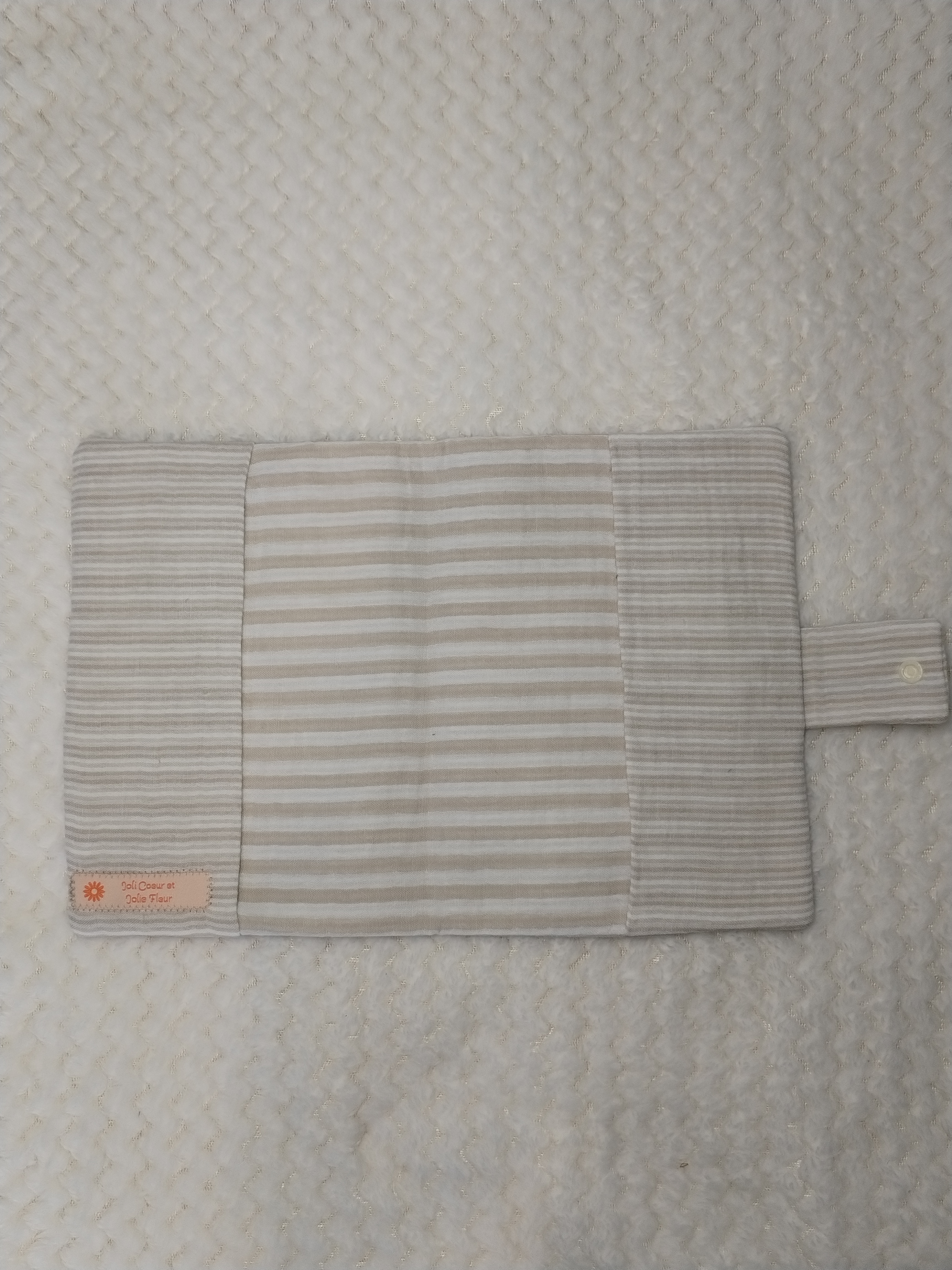 Protége carnet de santé beige à rayures 