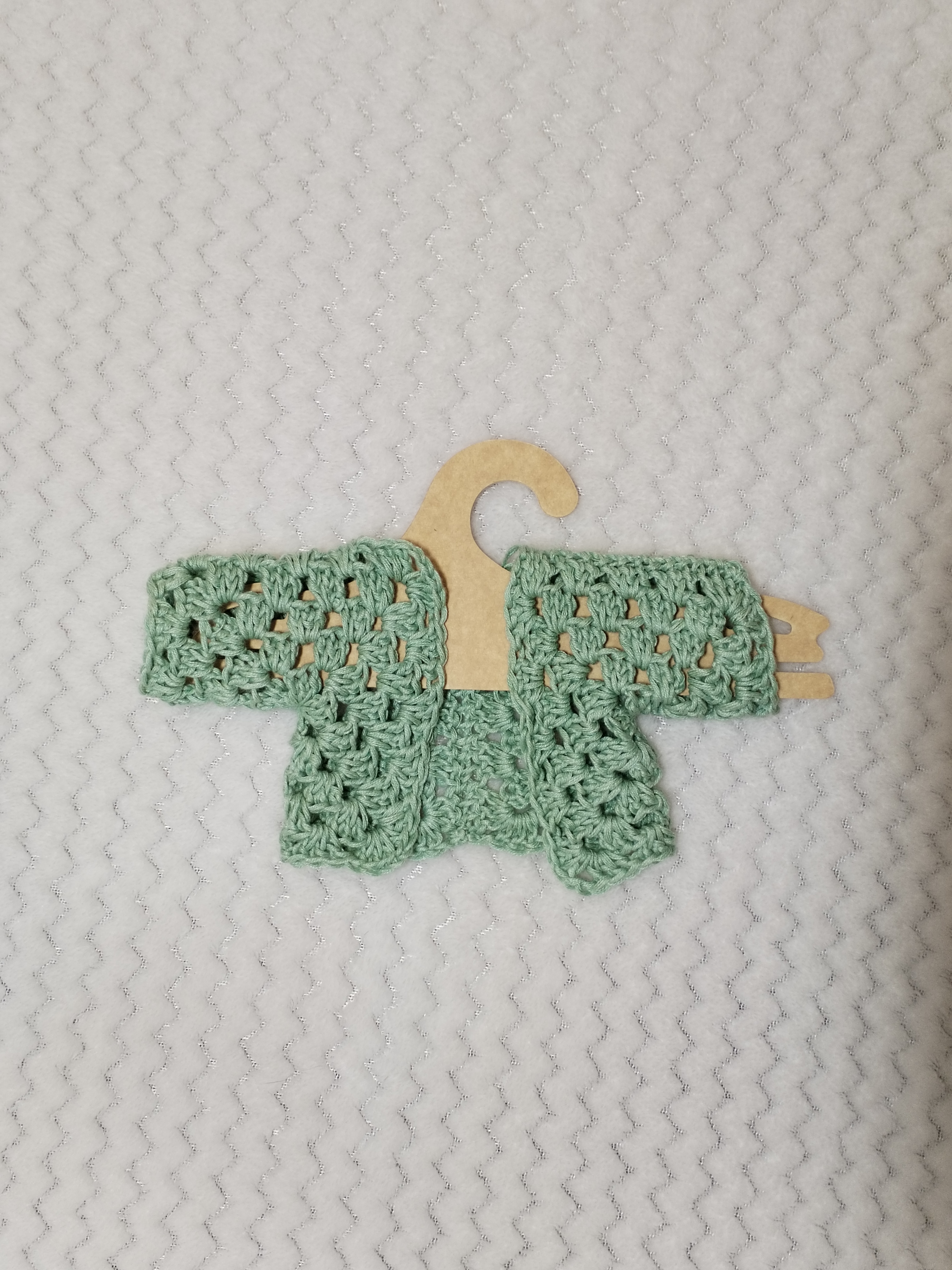 Gilet en crochet vert pour Peluche Lapin