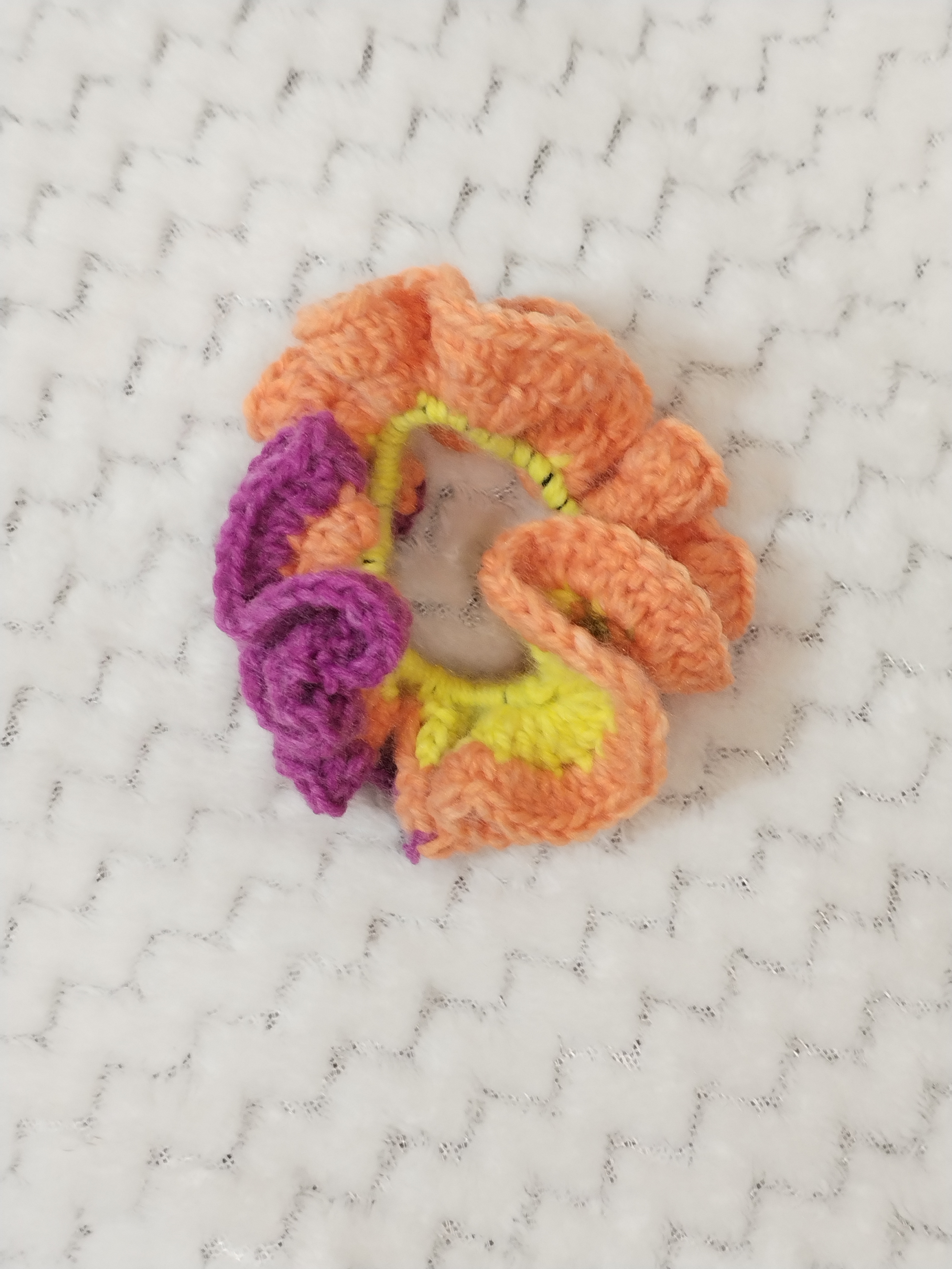 Chouchou crochet orange, jaune, violet