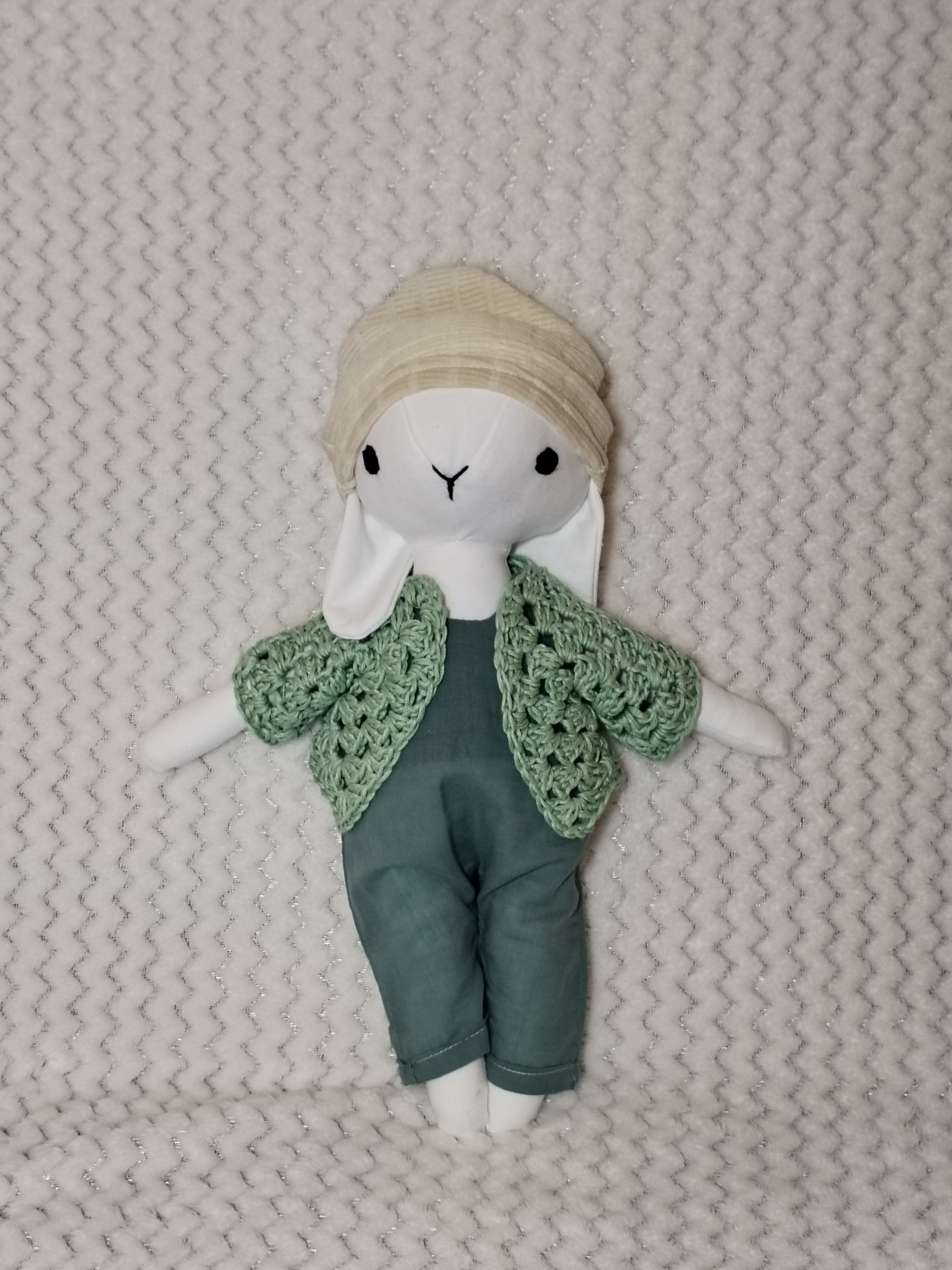 Gilet en crochet vert pour Peluche Lapin