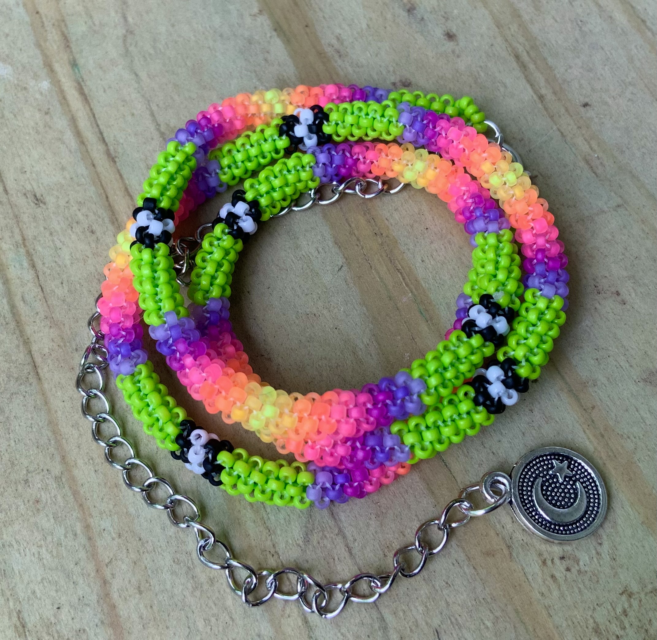 Neon green sunset beaded necklace