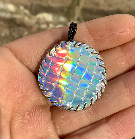 Mood ring color changey beaded pendant