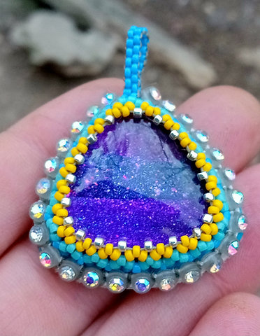 Tri color flip beaded pendant