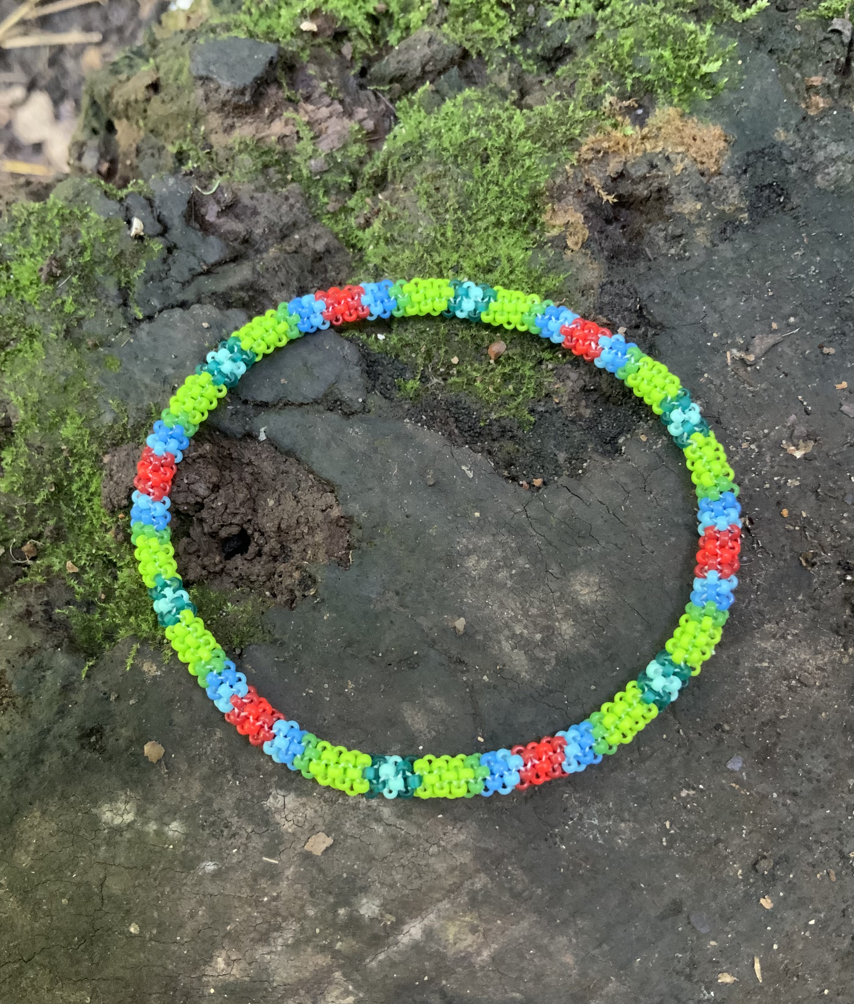 Green lava grassy skies beaded bracelet