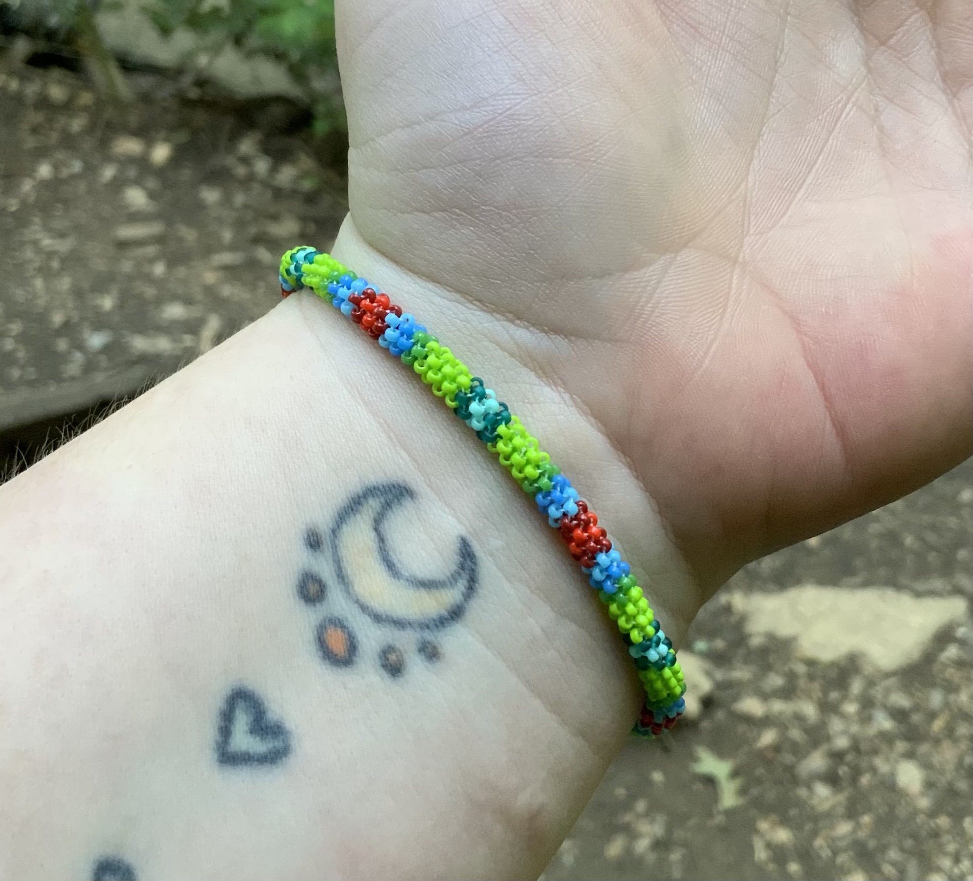 Green lava grassy skies beaded bracelet