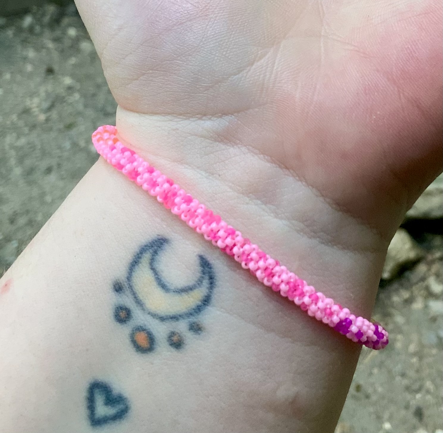 Pink rainbow ombré beaded bracelet