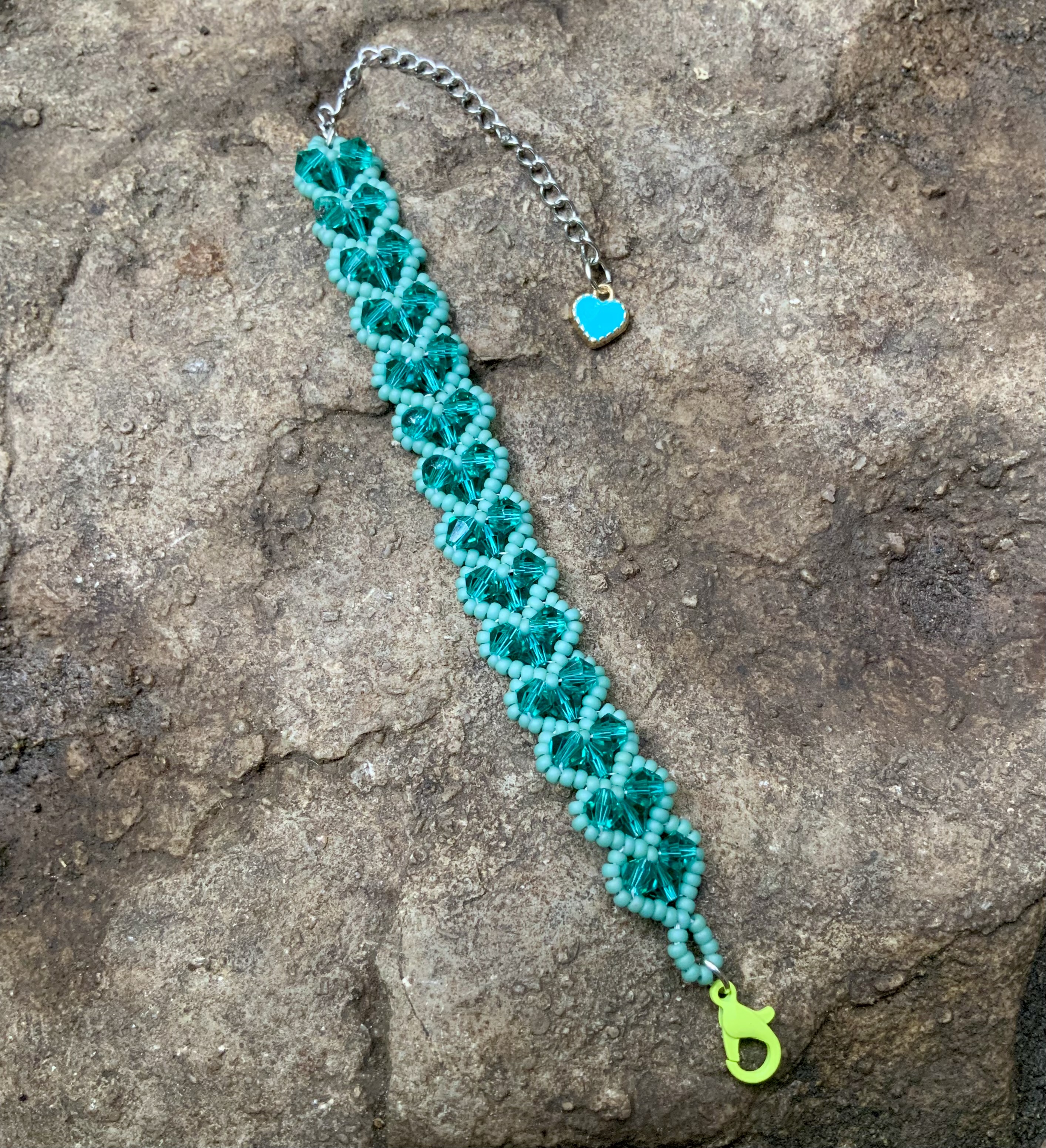 Green hearts beaded bracelet