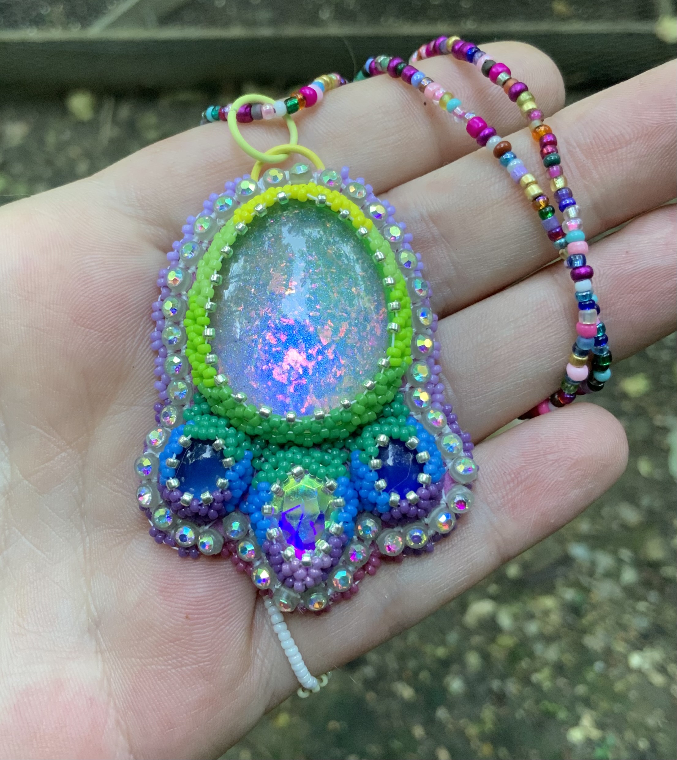 Sparkle moss beaded pendant