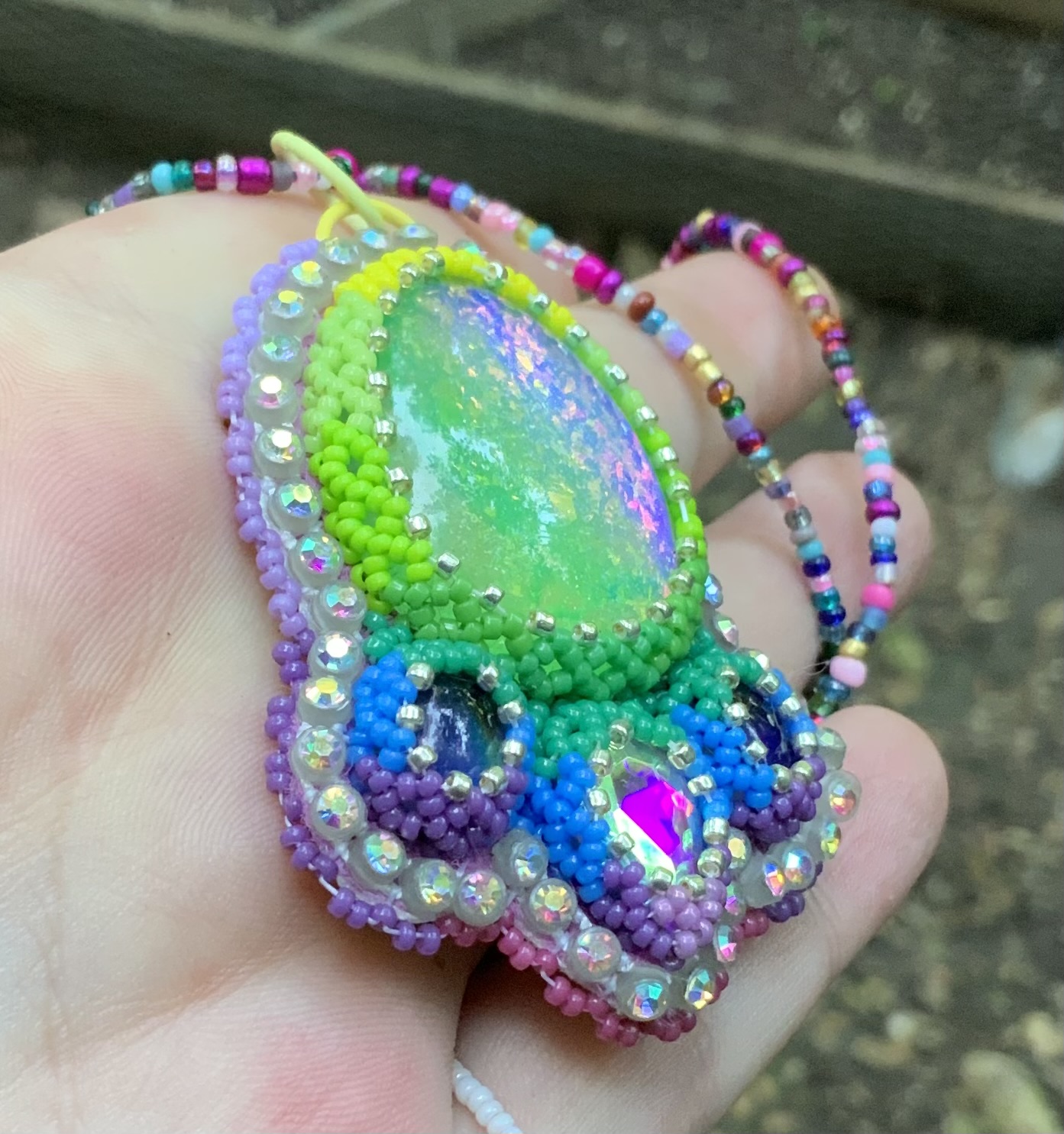 Sparkle moss beaded pendant