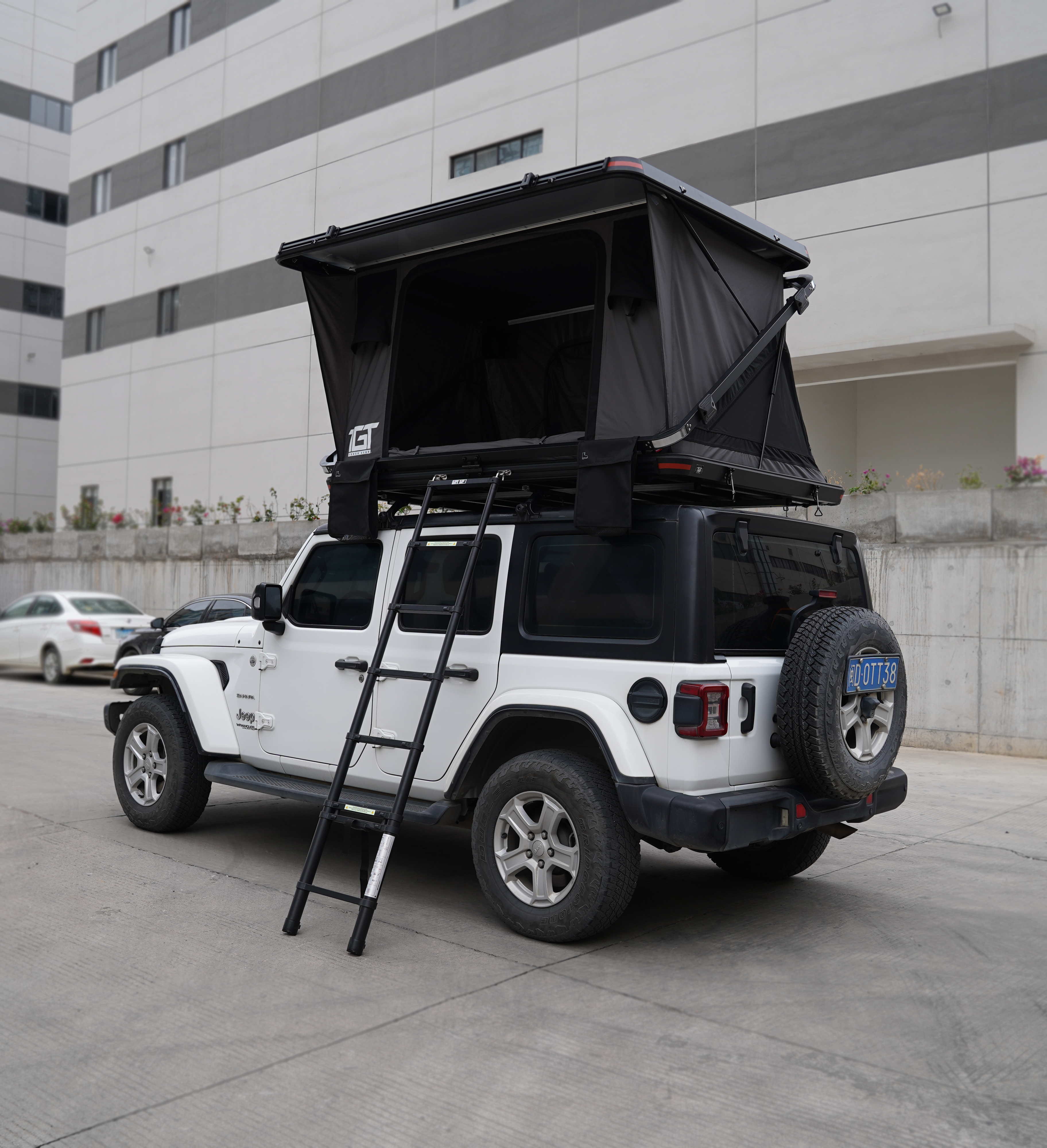 TGT HARD-SHELL ROOFTOP TENT
