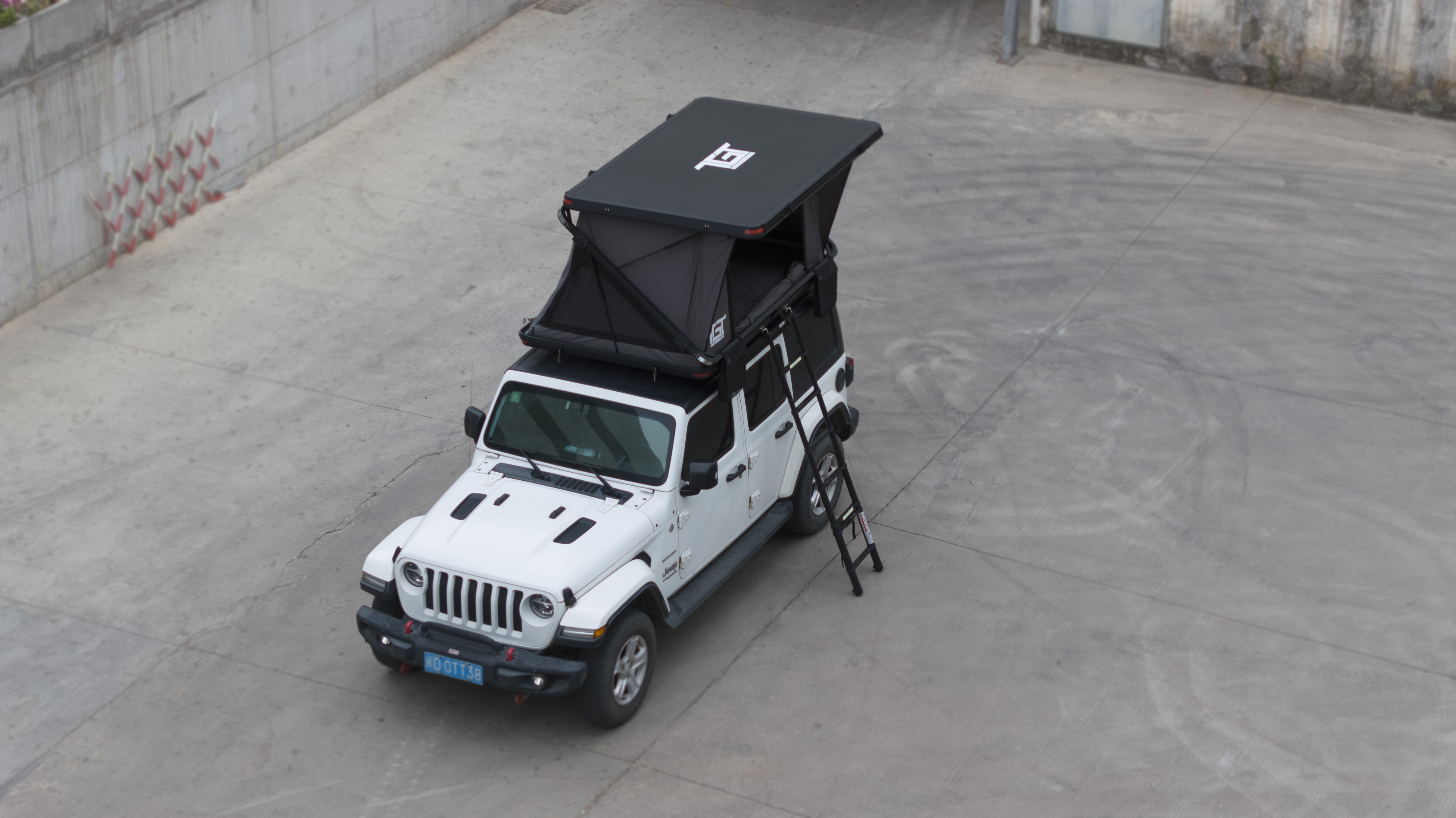 TGT HARD-SHELL ROOFTOP TENT