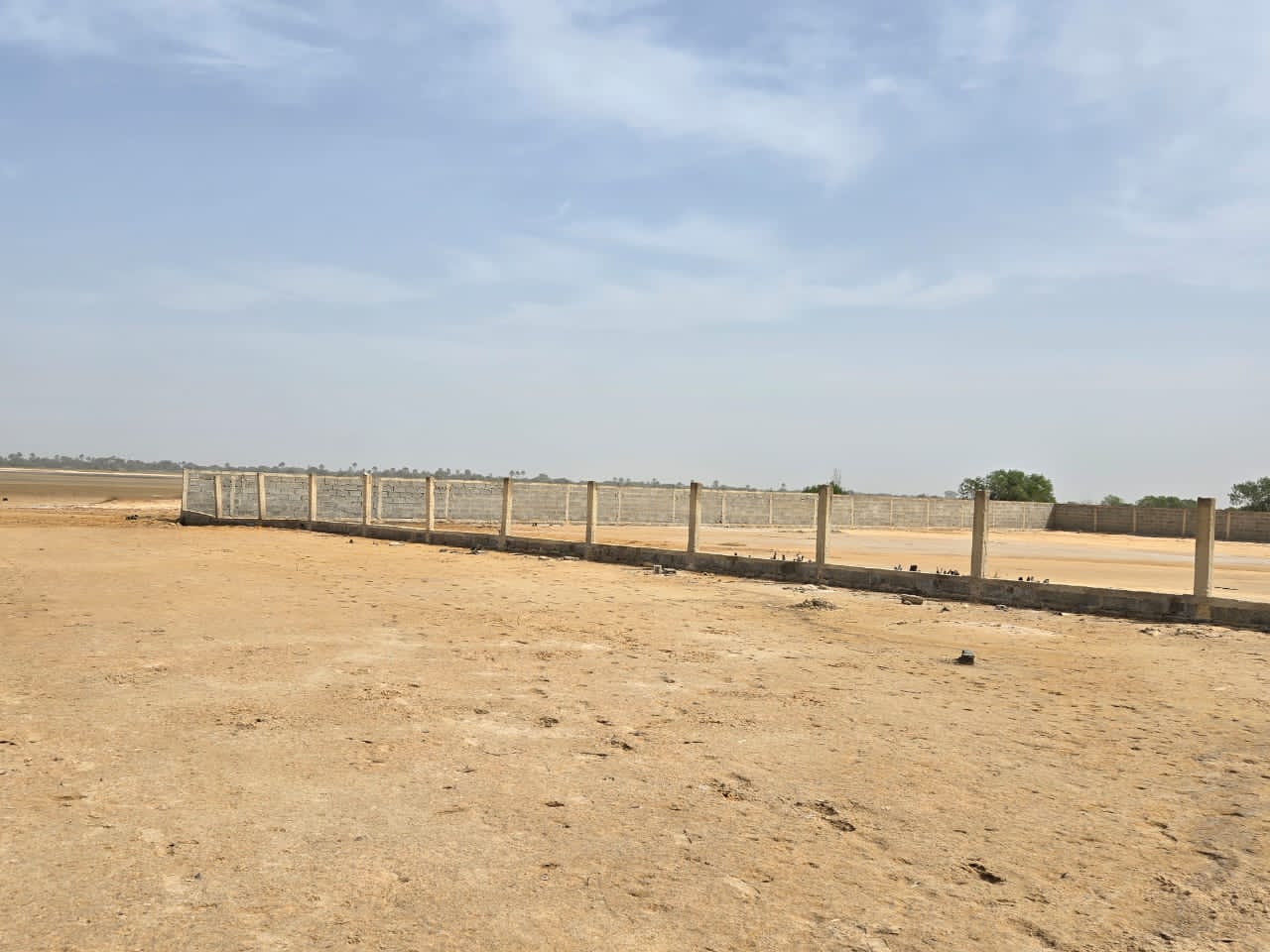 Terrain Pieds dans l'eau au île Saloum au Fleuve Ndangane dans la zone résidentielle