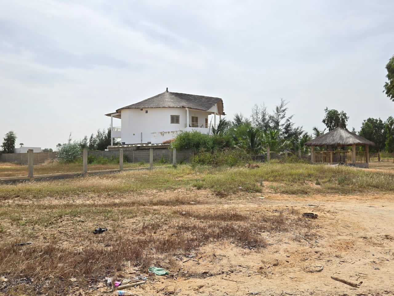 Terrain Pieds dans l'eau au île Saloum au Fleuve Ndangane dans la zone résidentielle