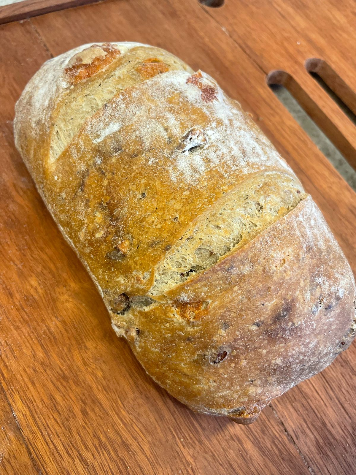 Pão recheado de nozes com gorgonzola (terça-feira)