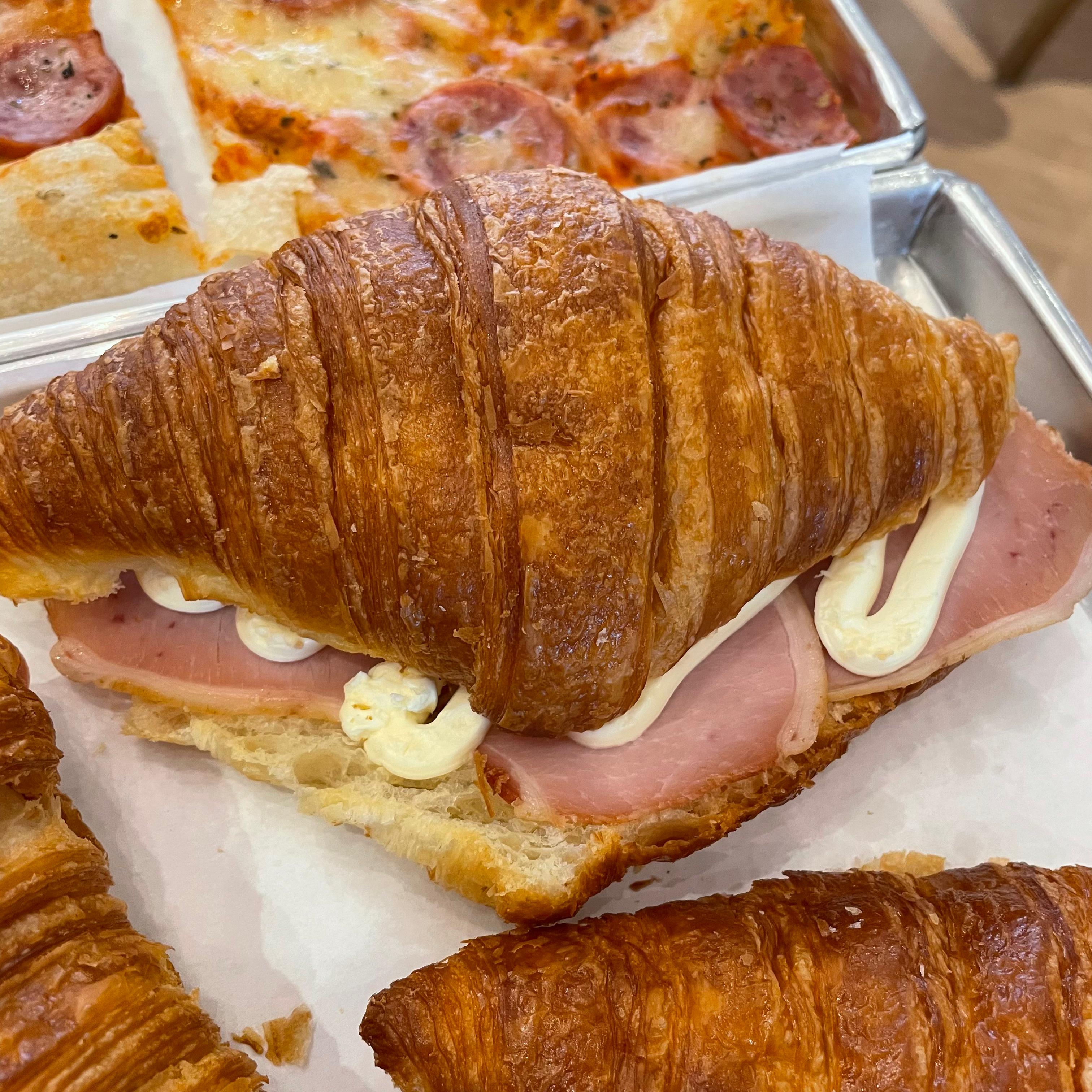 Croissant recheado salgado