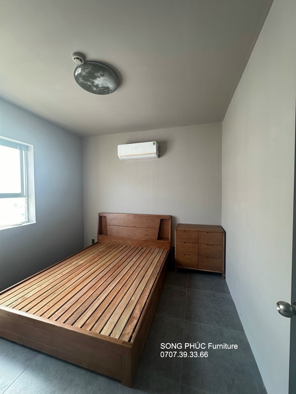 Giường Gỗ Sồi Màu Óc Chó Đẹp Sang Trọng Cao Cấp SP-306