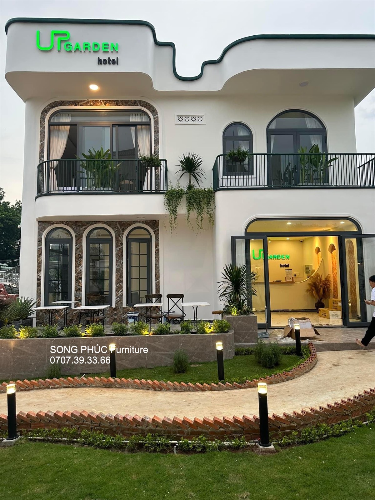 Thi Công Nội Thất Khách Sạn Gỗ Sồi Mỹ Tự Nhiên Sang Trọng, Hiện Đại.