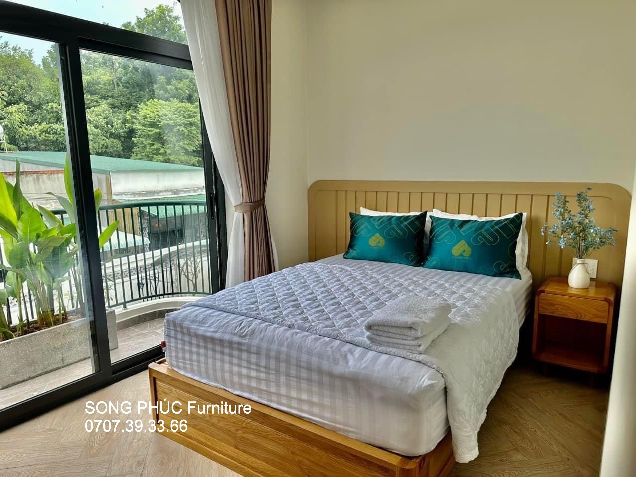 Thi Công Nội Thất Khách Sạn Gỗ Sồi Mỹ Tự Nhiên Sang Trọng, Hiện Đại.