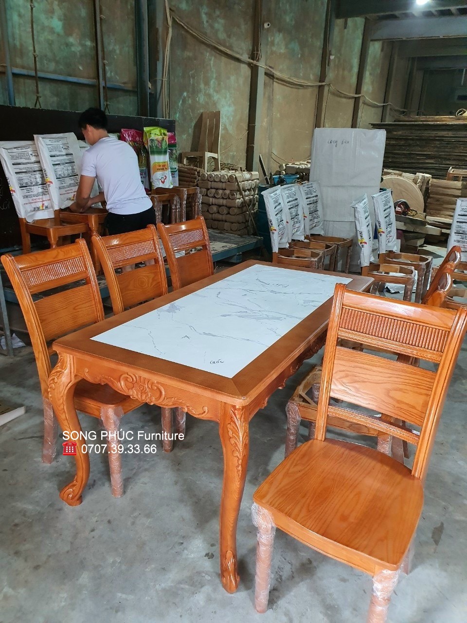 Bàn Ăn Gỗ Tự Nhiên 8 Ghế Đẹp Sang Trọng SP-503