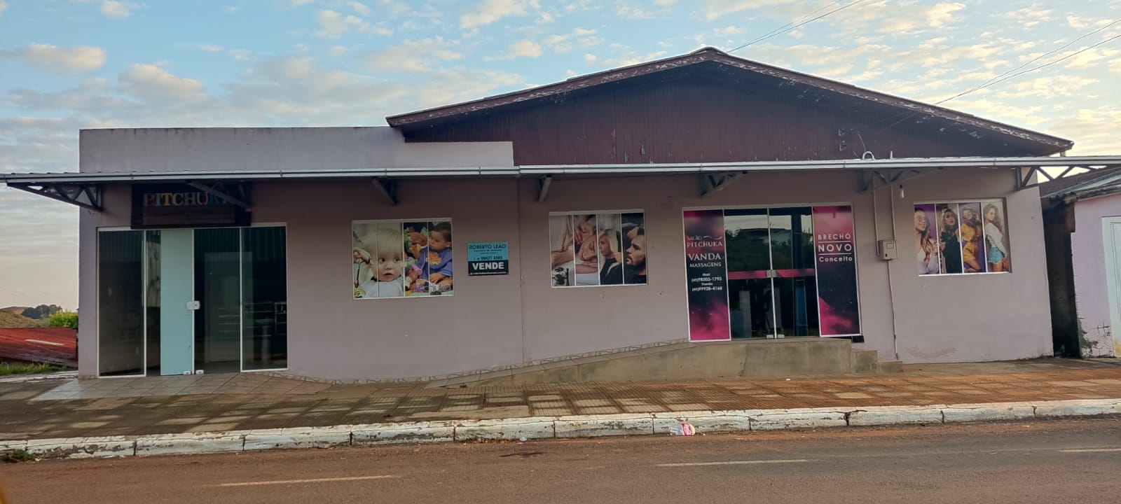 Casa na Rua Atílio Granzotto próximo ao Posto de Combustível